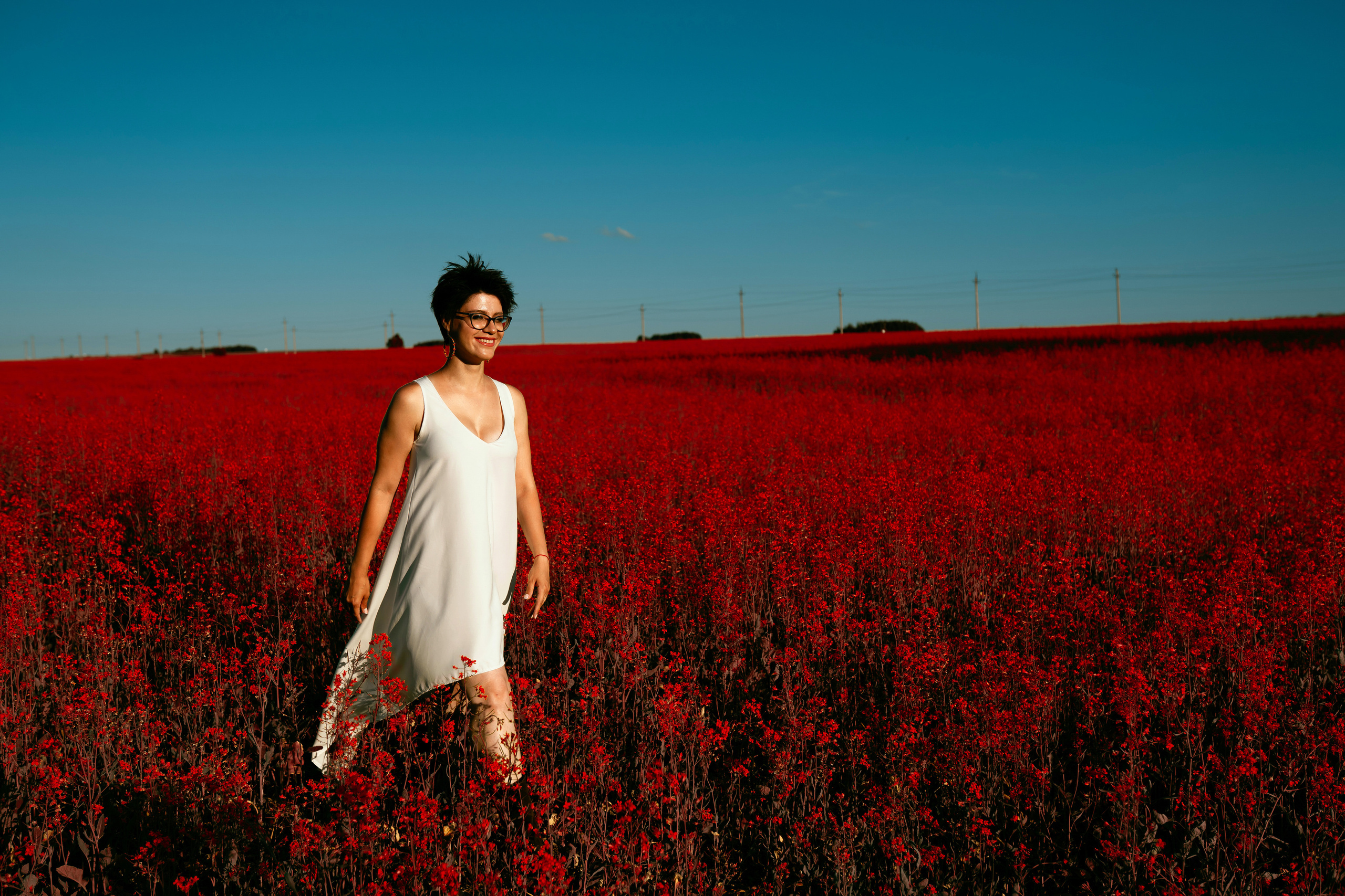 Фотосессия двух подруг в поле. Фотограф Ким Наталья в Красноярске