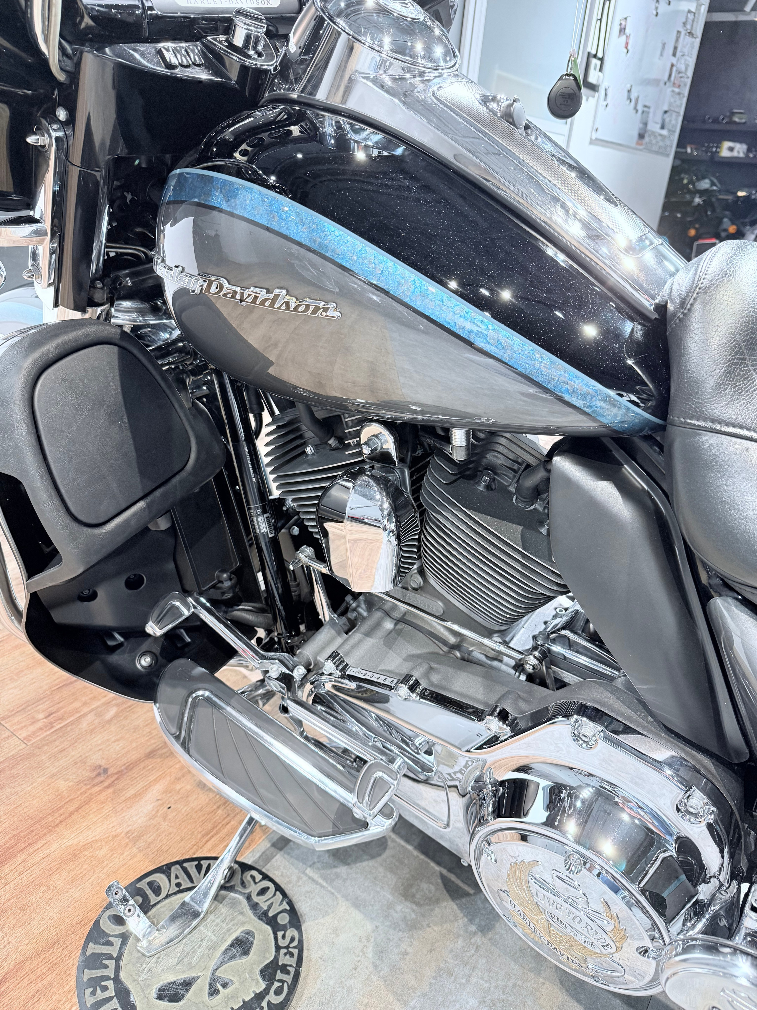 2015 CVO Limited (Carbon Charcoal). Hello Davidson, Москва. Только хорошие мотоциклы…