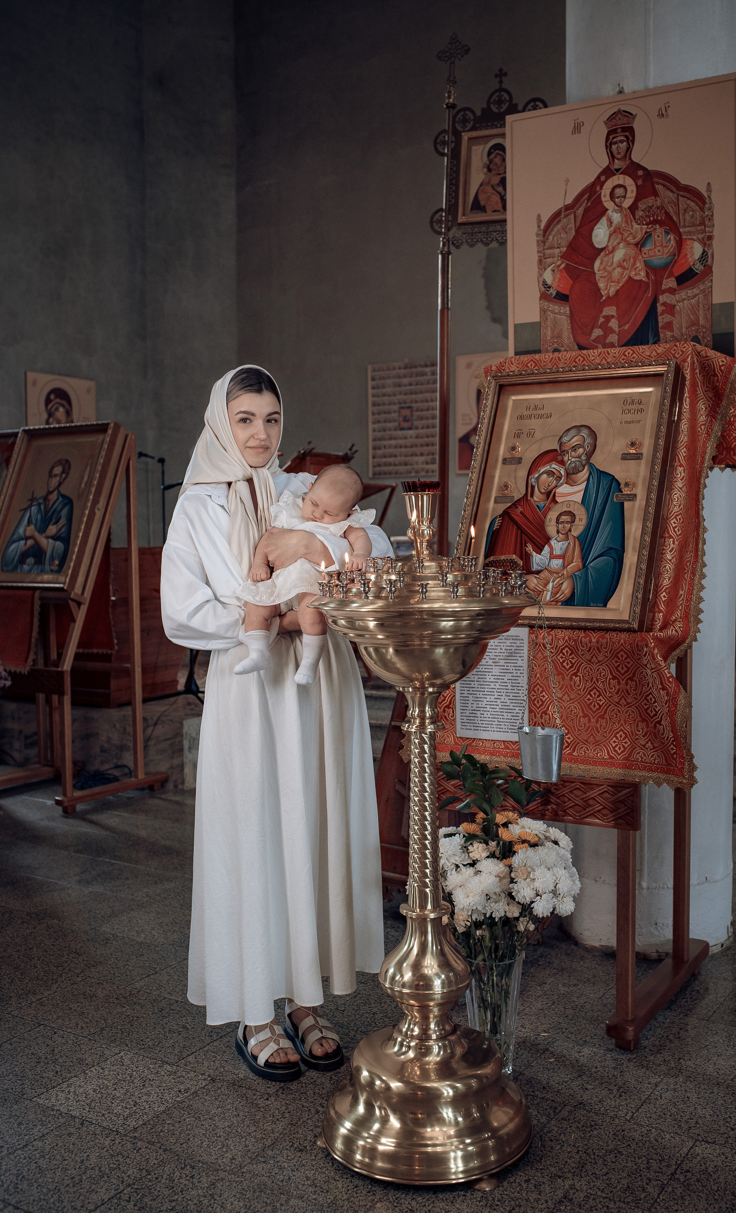 Крещение Василисы в храме исповедников и новомучеников Российских. Фотографы крещения/венчания  Красноярск Татьяна и Вячеслав Переваловы