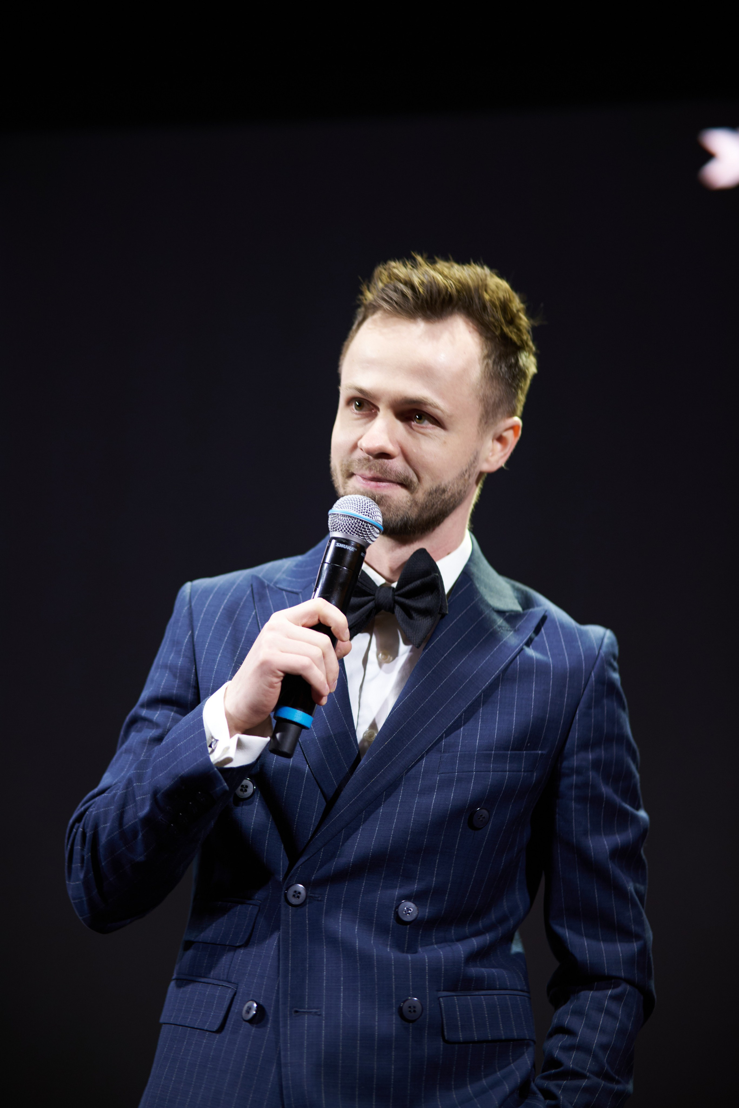 Ведущий на сцене премии Changellenge Best Company Award 2026 в Москве