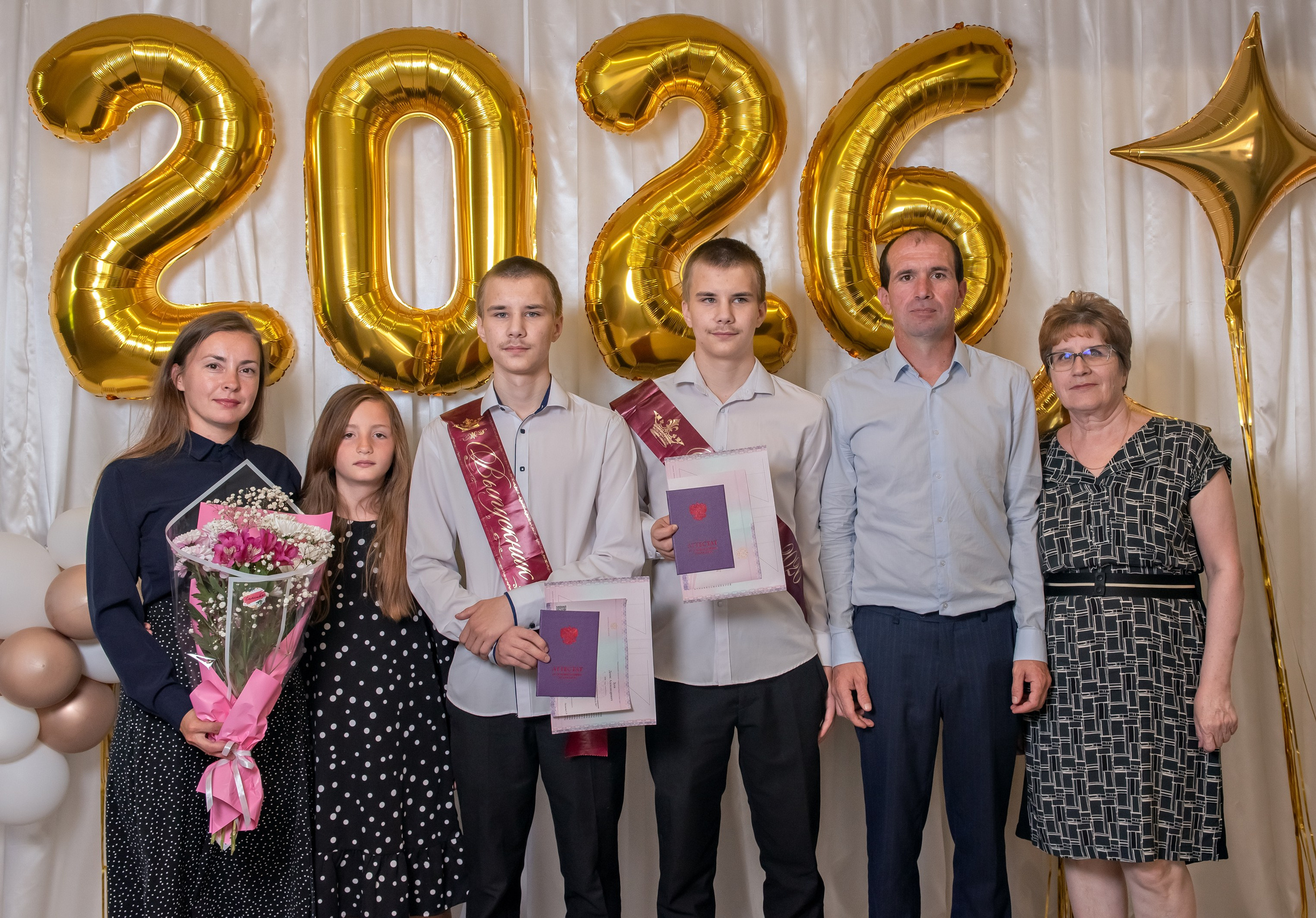 Выпускной школы № 3 вручение аттестатов в актовом зале. Свадебный и семейный фотограф в Кыштыме Челябинске Марина Шигапова