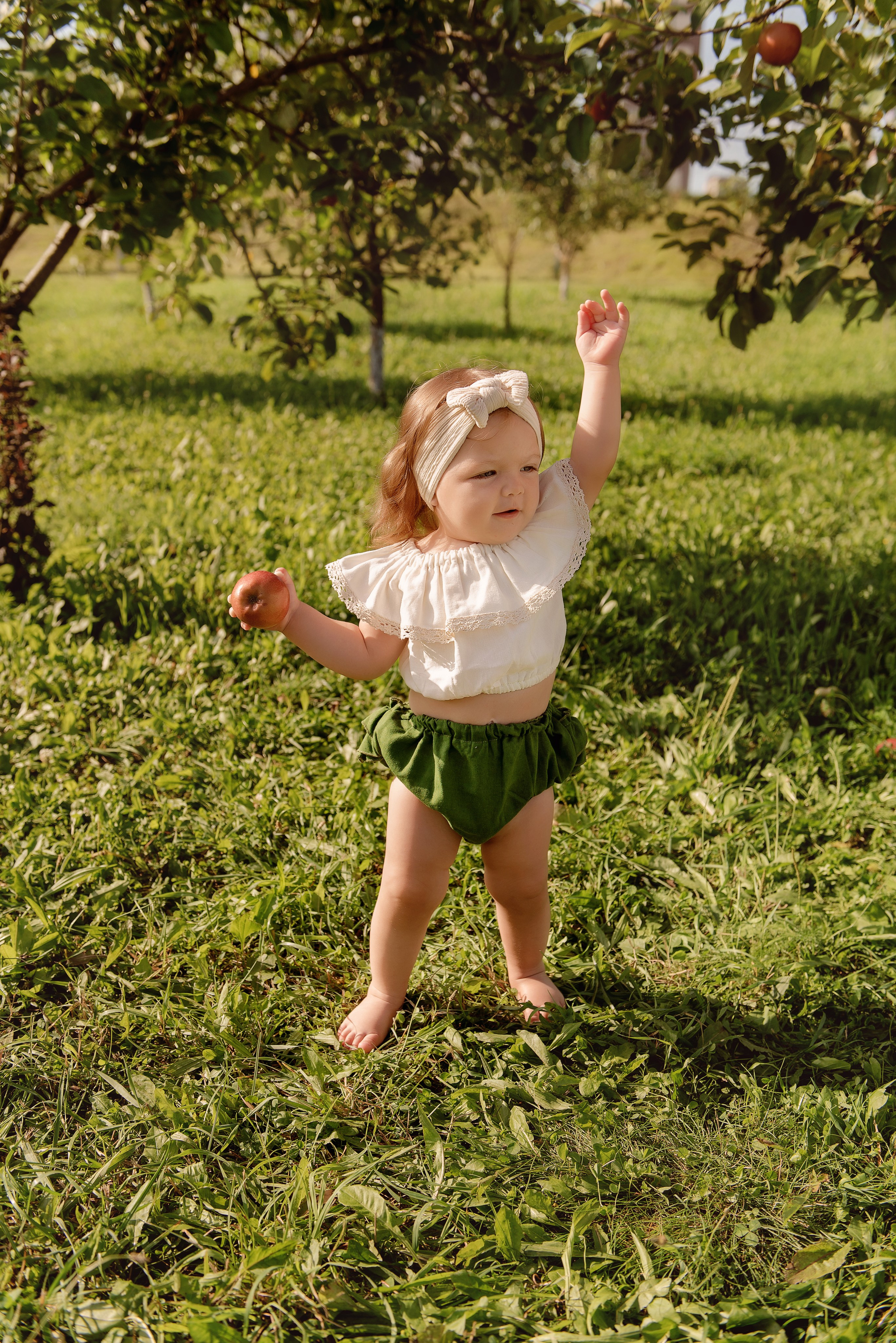 Яблоневый сад. Детский фотограф в Долгопрудном и Москве