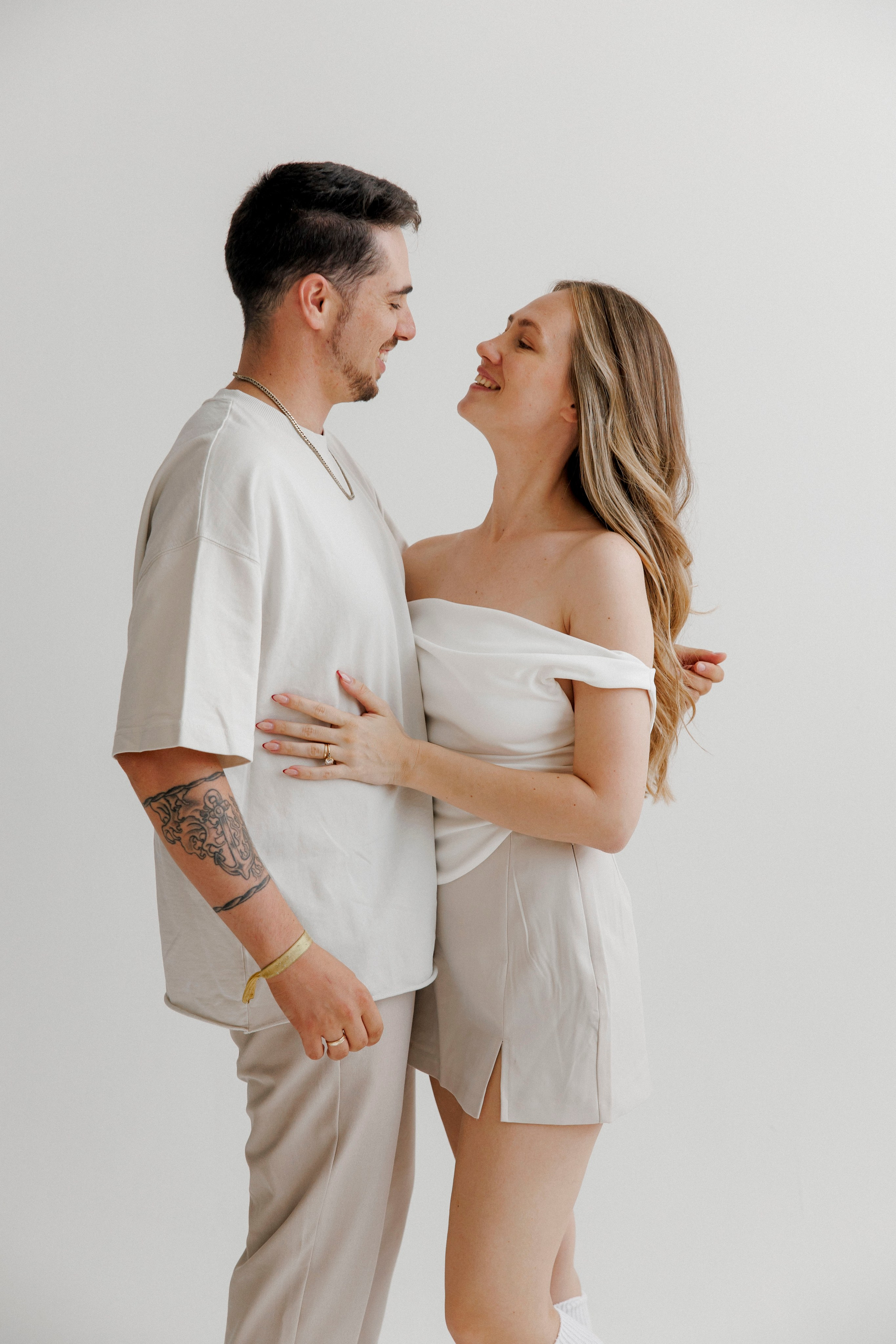 6 months old family photoshoot inside the white studio. Главная