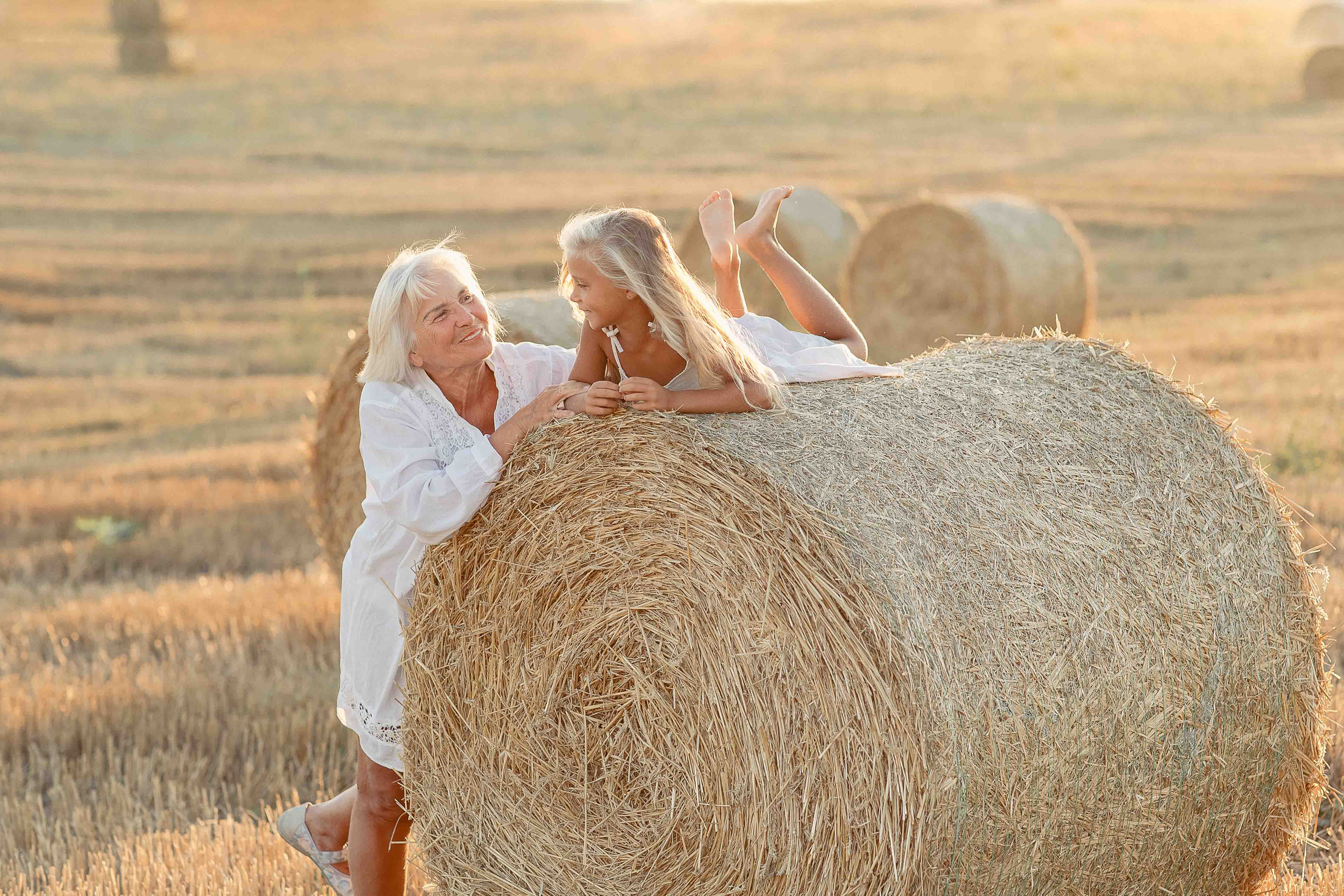 Ева с бабушкой. Лариса Богомолова. Фотограф. Видеограф. Болгария