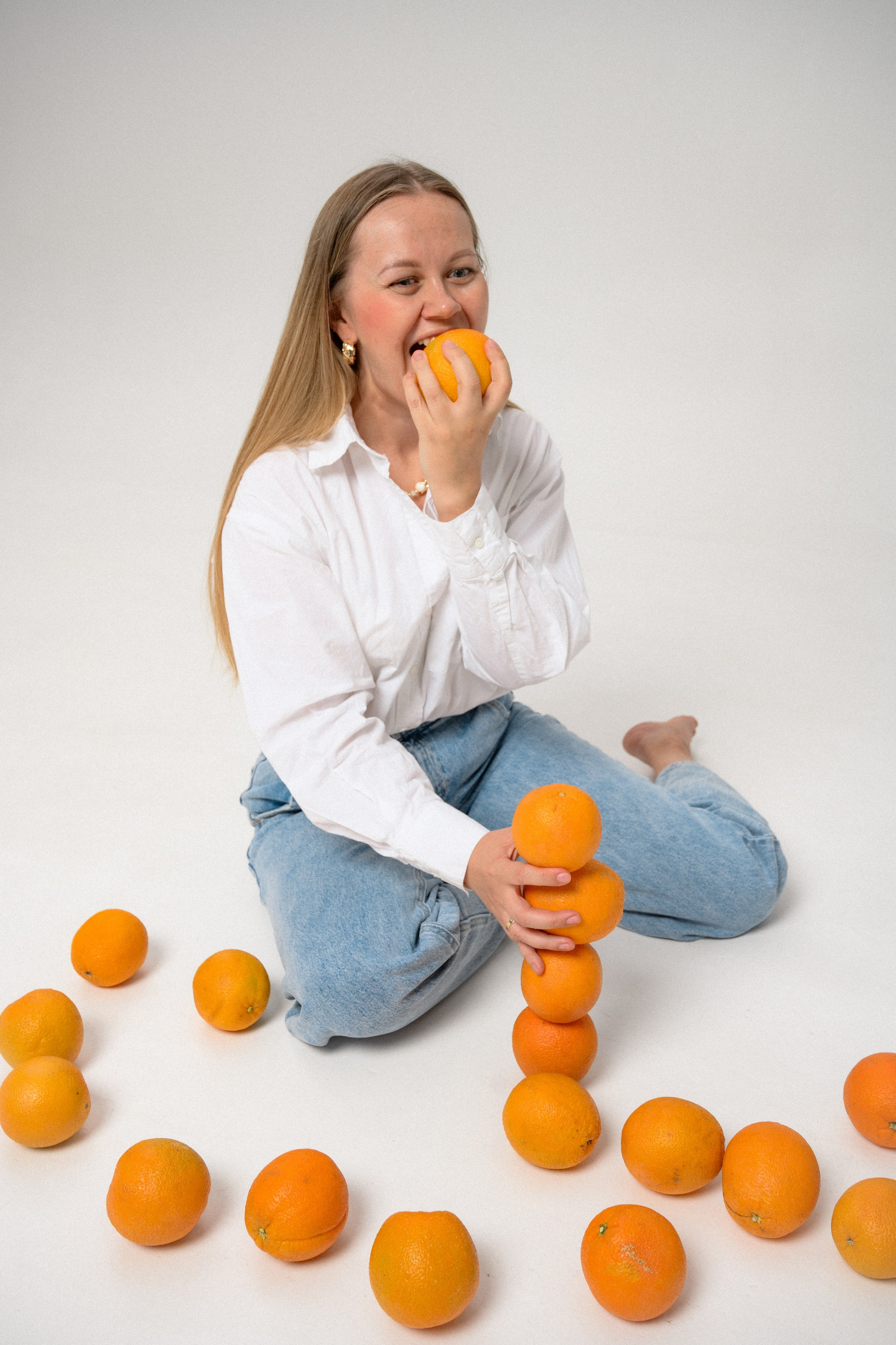 Игра с апельсинами. Фотограф в Ростове-на-Дону Оксана Филатьева