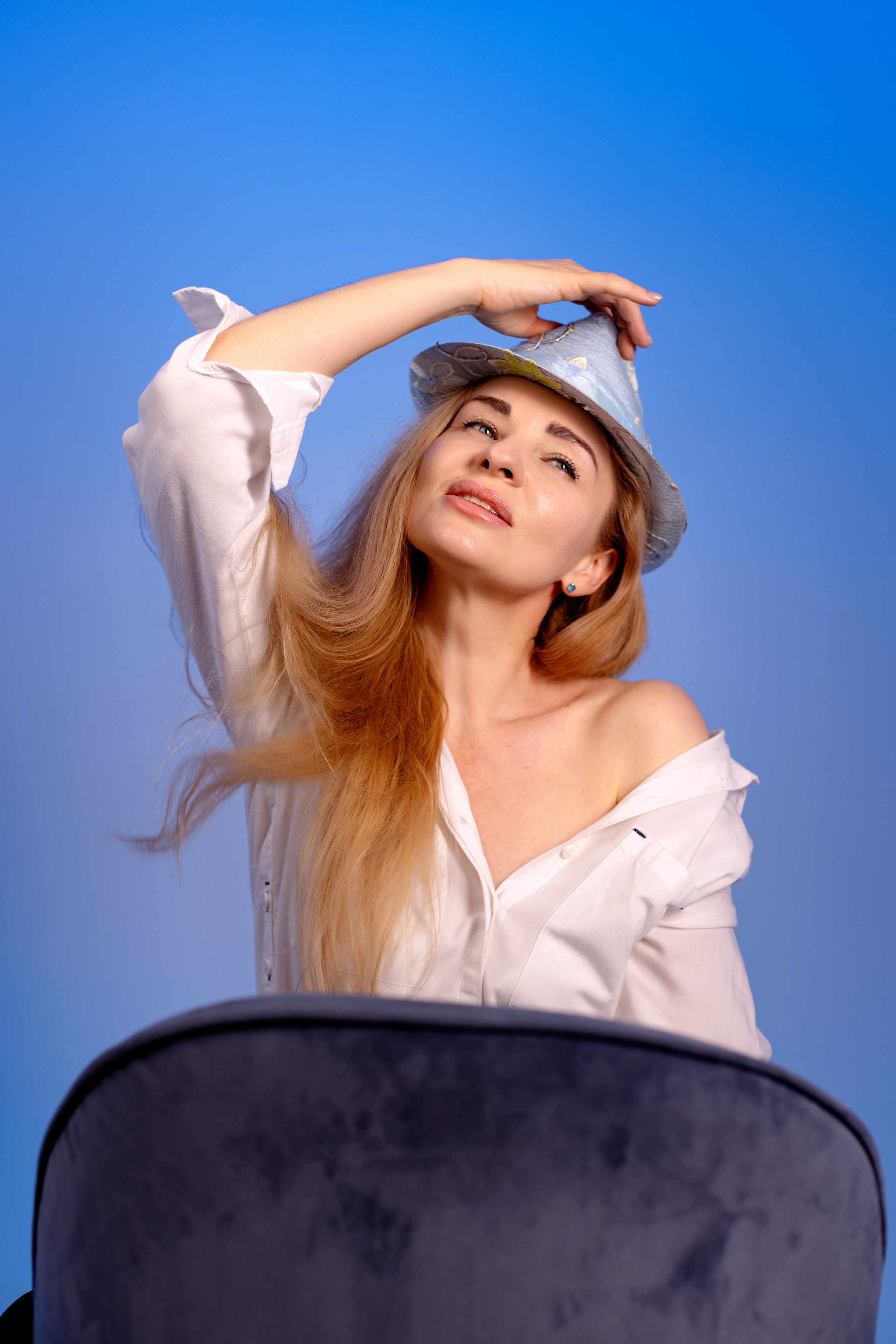 съёмка в студии с цветным светом