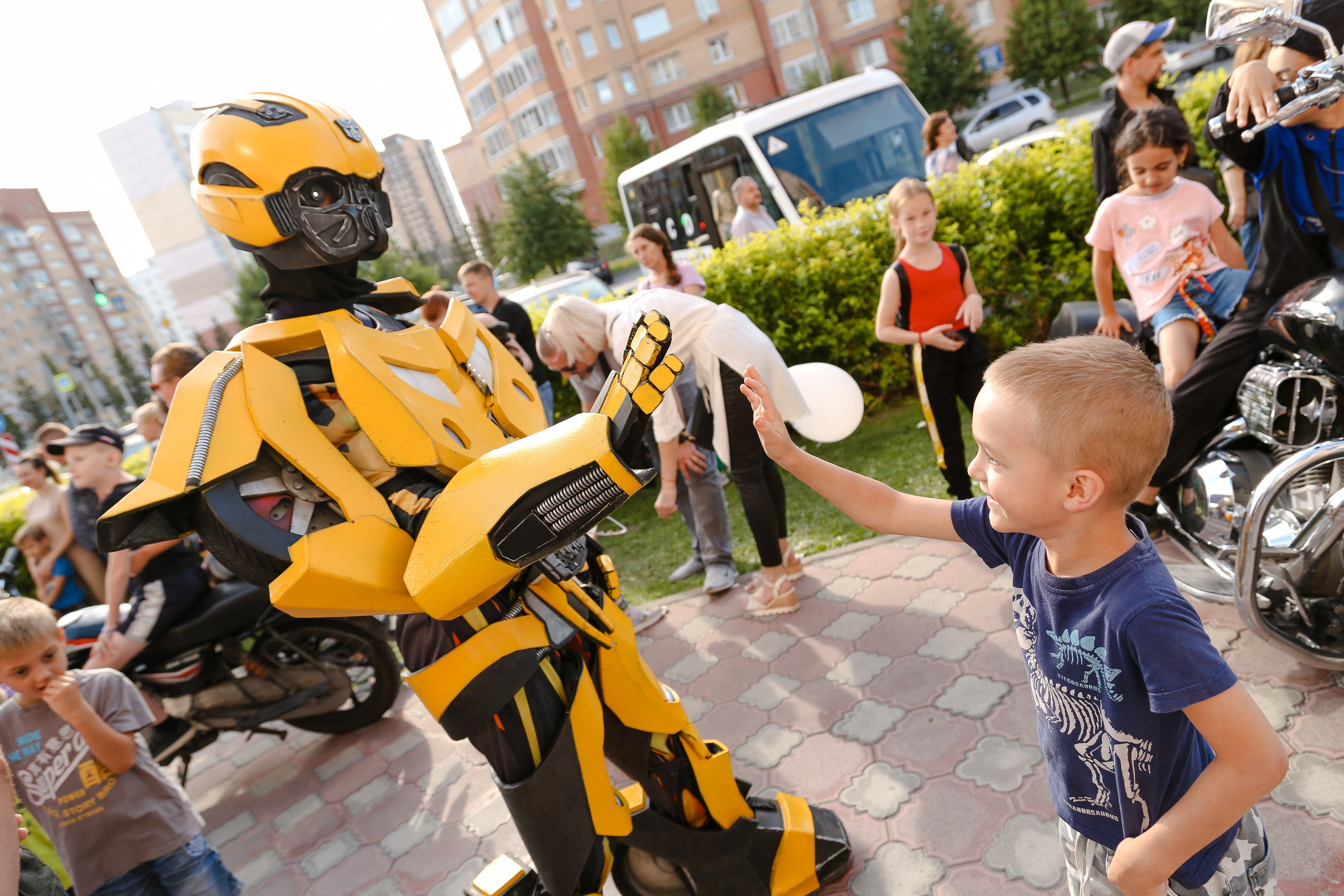Уличная презентация автошколы. Портретный и репортажный фотограф. Мыльников Илья