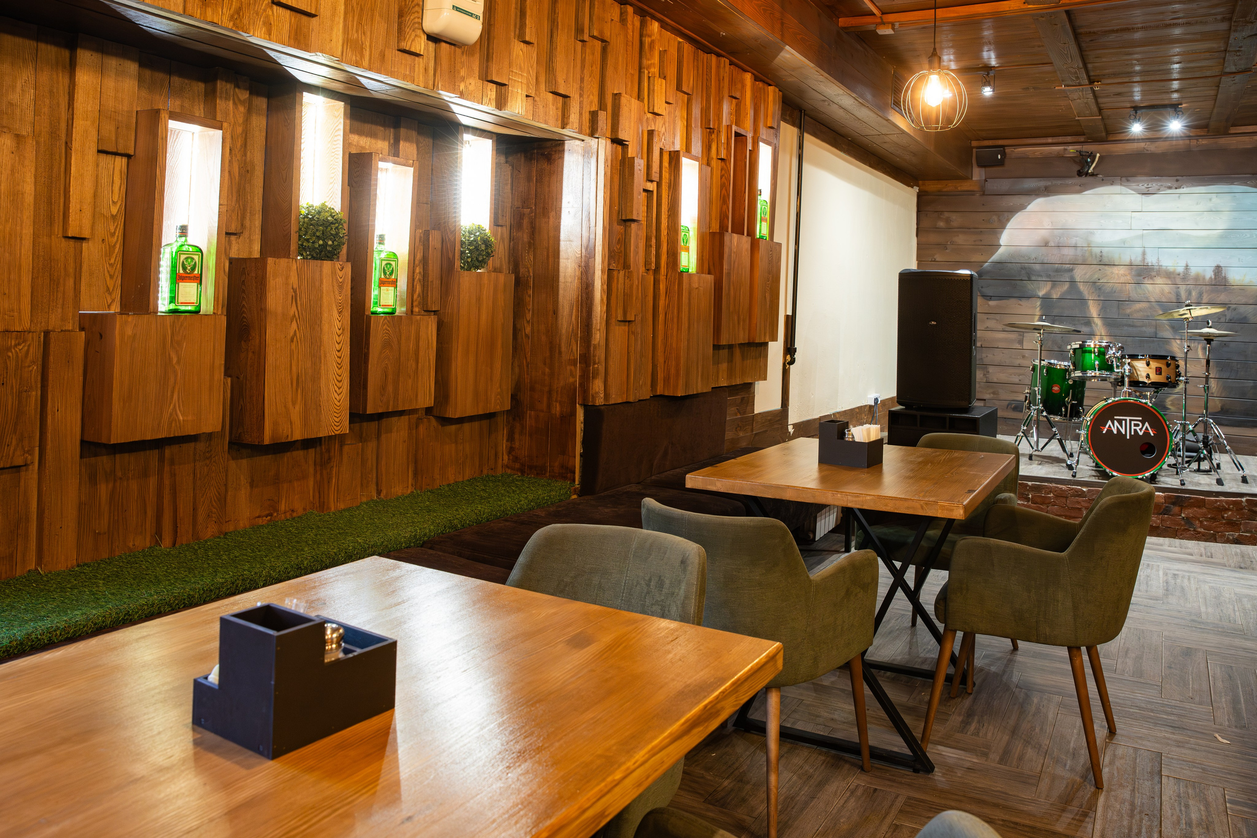 Бар Енот Романово 28. Фотограф Александр Поздняков  Новосибирск