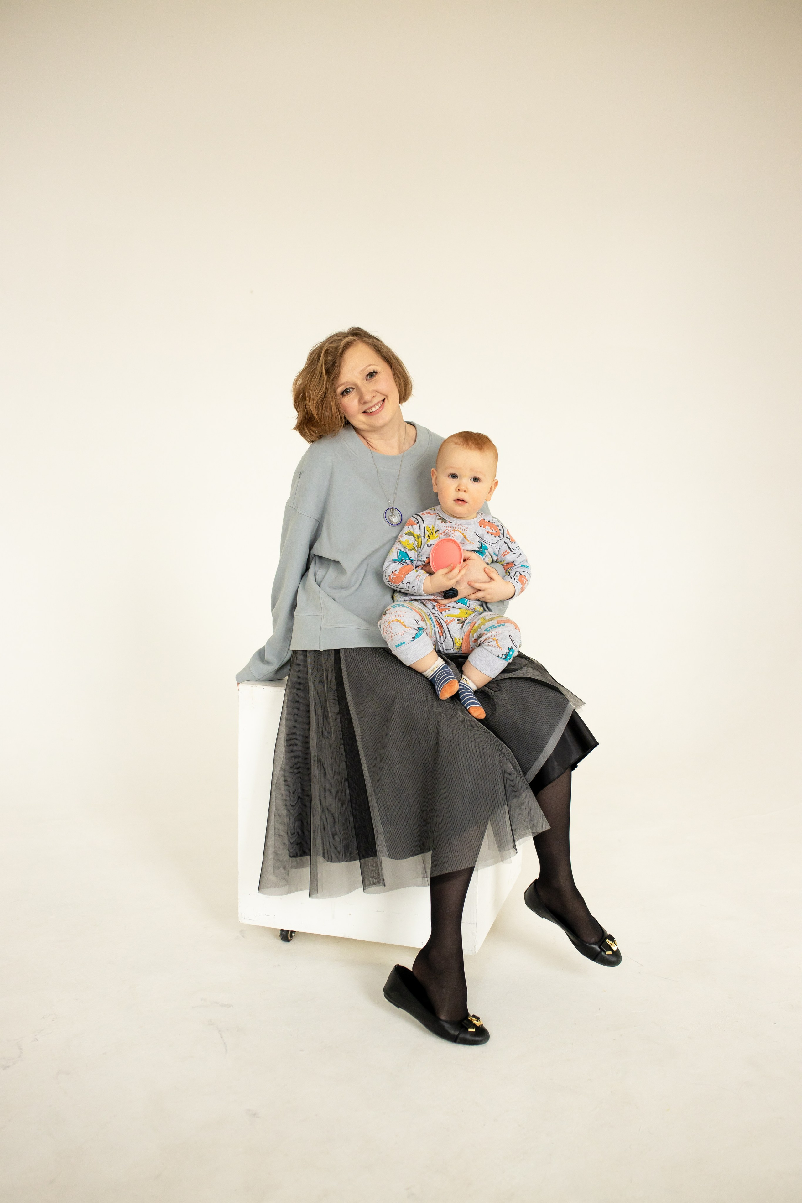 Семейная фотосессия на циклораме с естественным светом. Фотограф в Железнодорожном и Балашихе