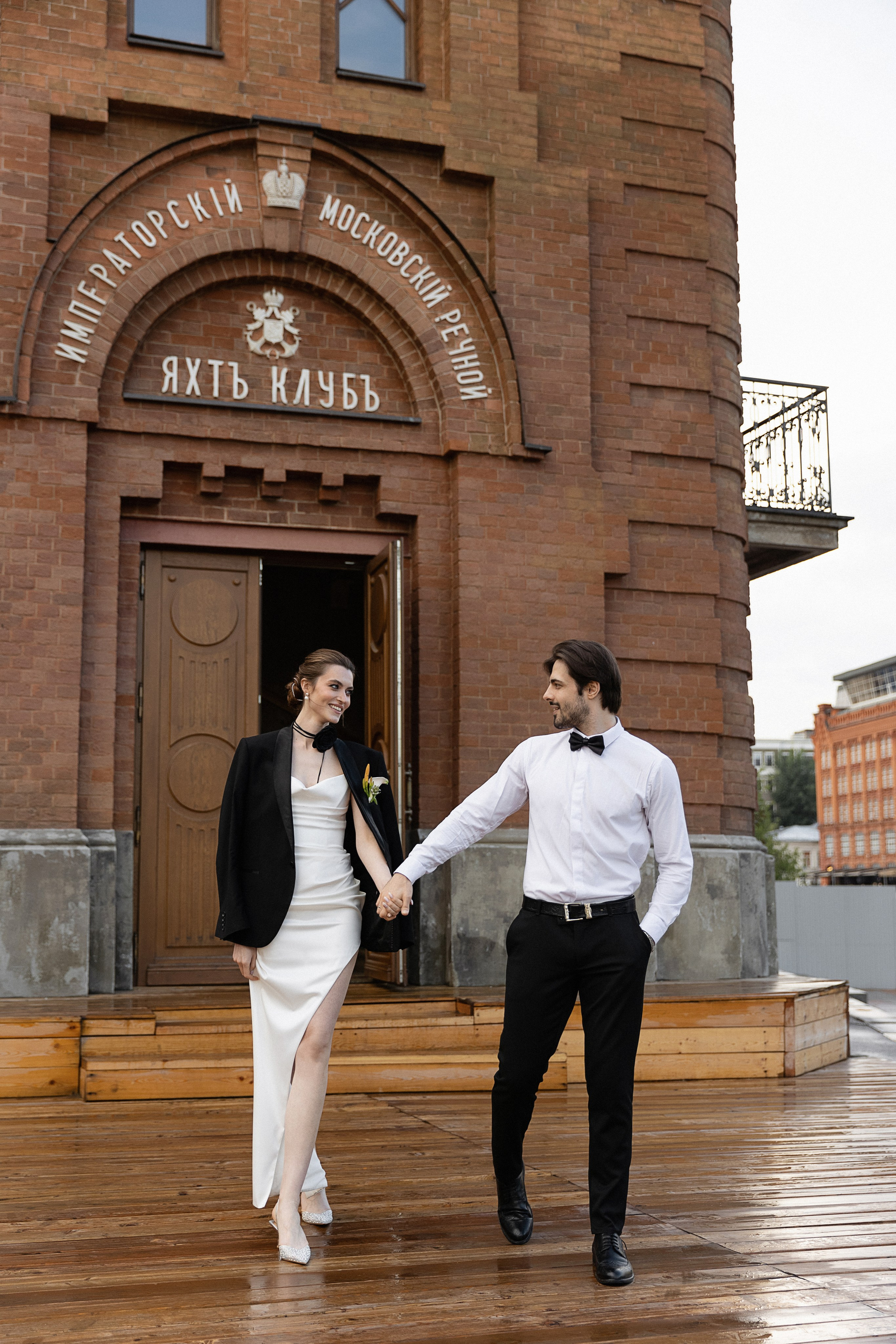 Брызги шампанского. Свадебный фотограф в Москве Полина Лелетко