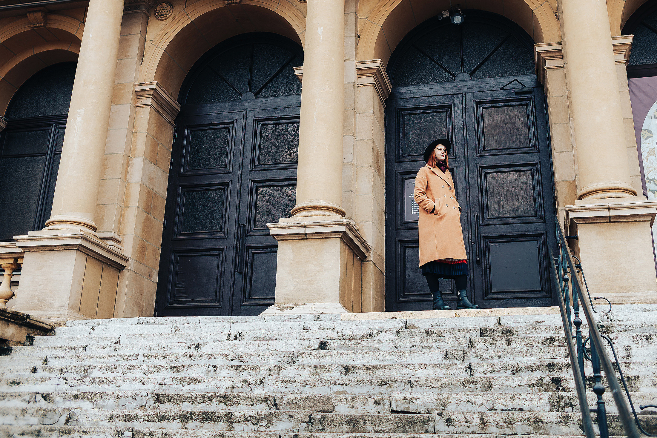 Уличная фотосессия в центре Калининграда | Профессиональный фотограф. Фотосъемка и видеосъемка в Калининграде Liveemotion.pro