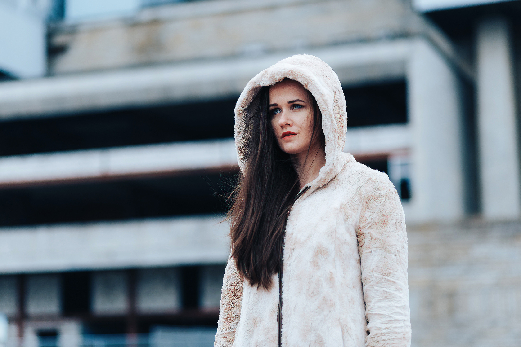 Фотосессия девушки в центре Калининграда | фотограф в Калининграде. Фотосъемка и видеосъемка в Калининграде Liveemotion.pro