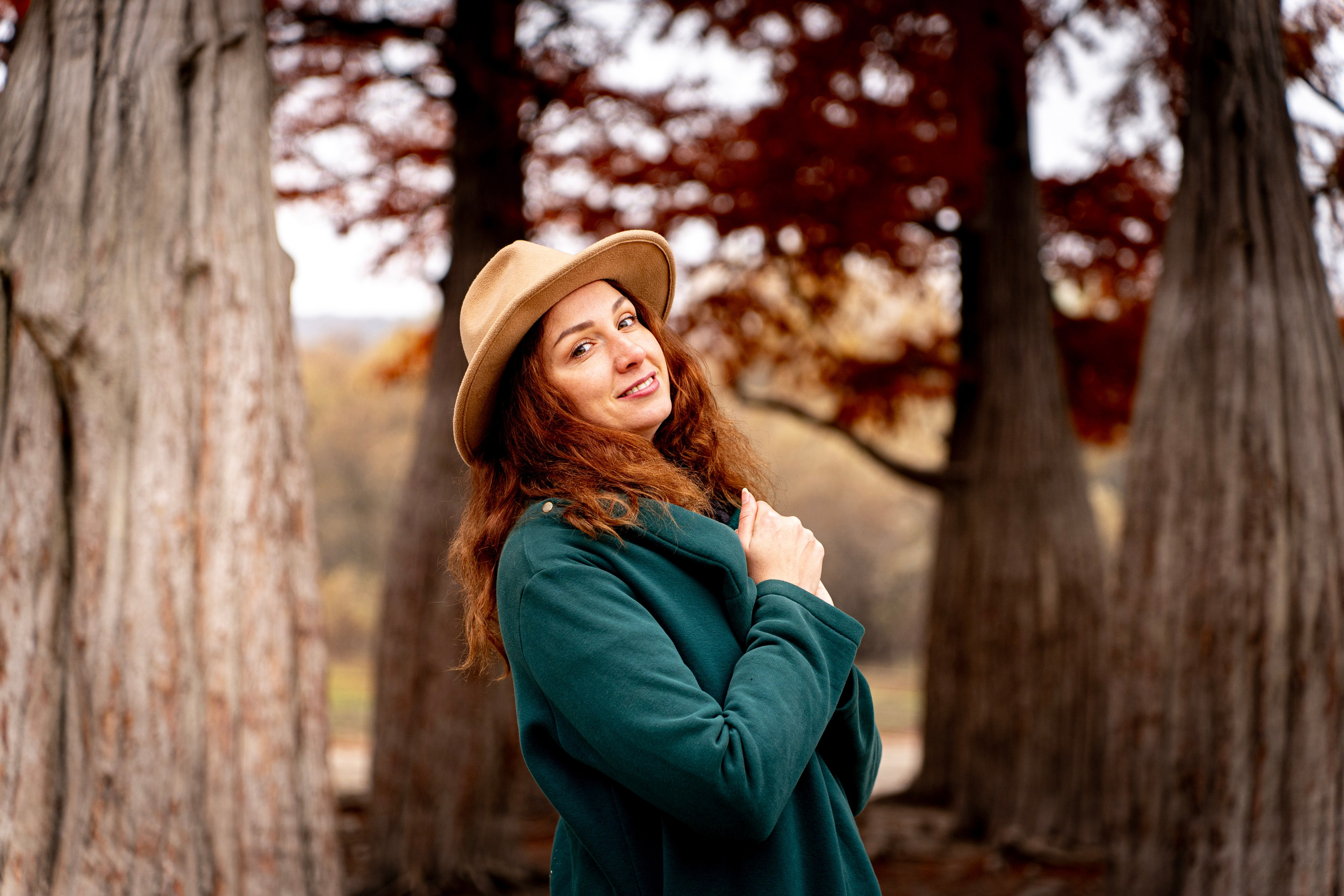 Осенняя фотосессия в Анапе — яркие кипарисы. Семейный и детский фотограф Екатерина Черняева. Снимаю портреты, love story, фотопрогулки, работаю на улице, в кафе, студии, дома у клиента