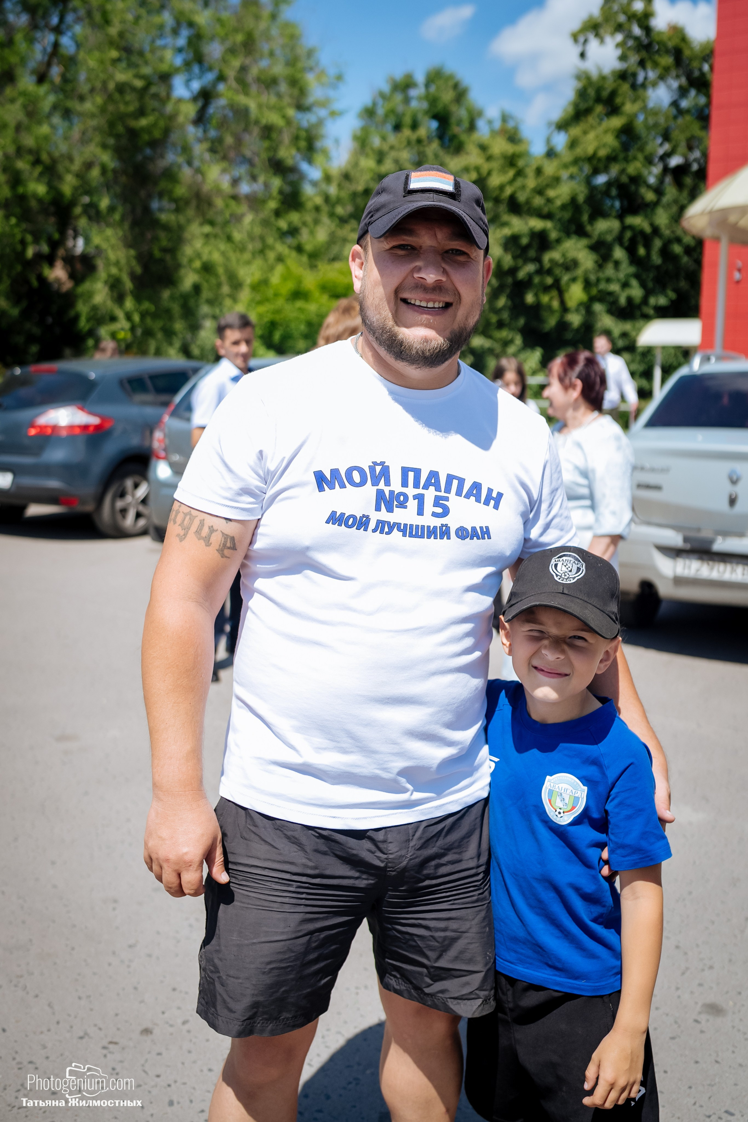 8 июня «Патриоты из Курска» сбор гуманитарной помощи у кинотеатра «Родина». Фотограф Нижний Новгород Татьяна Кейод