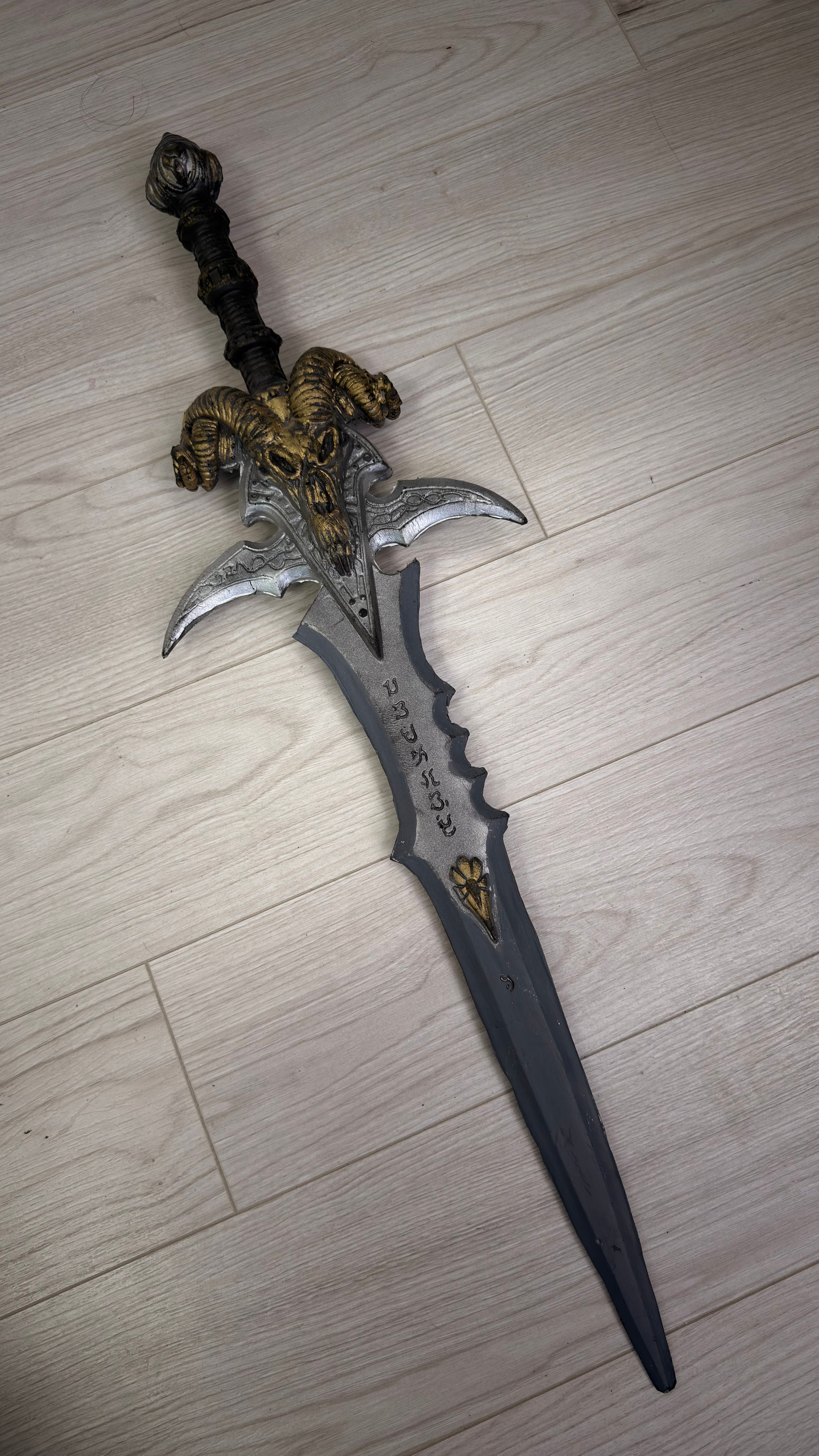 Оружейная в аренду. Аренда костюмов, платьев и реквизита для фотосессий на Камчатке