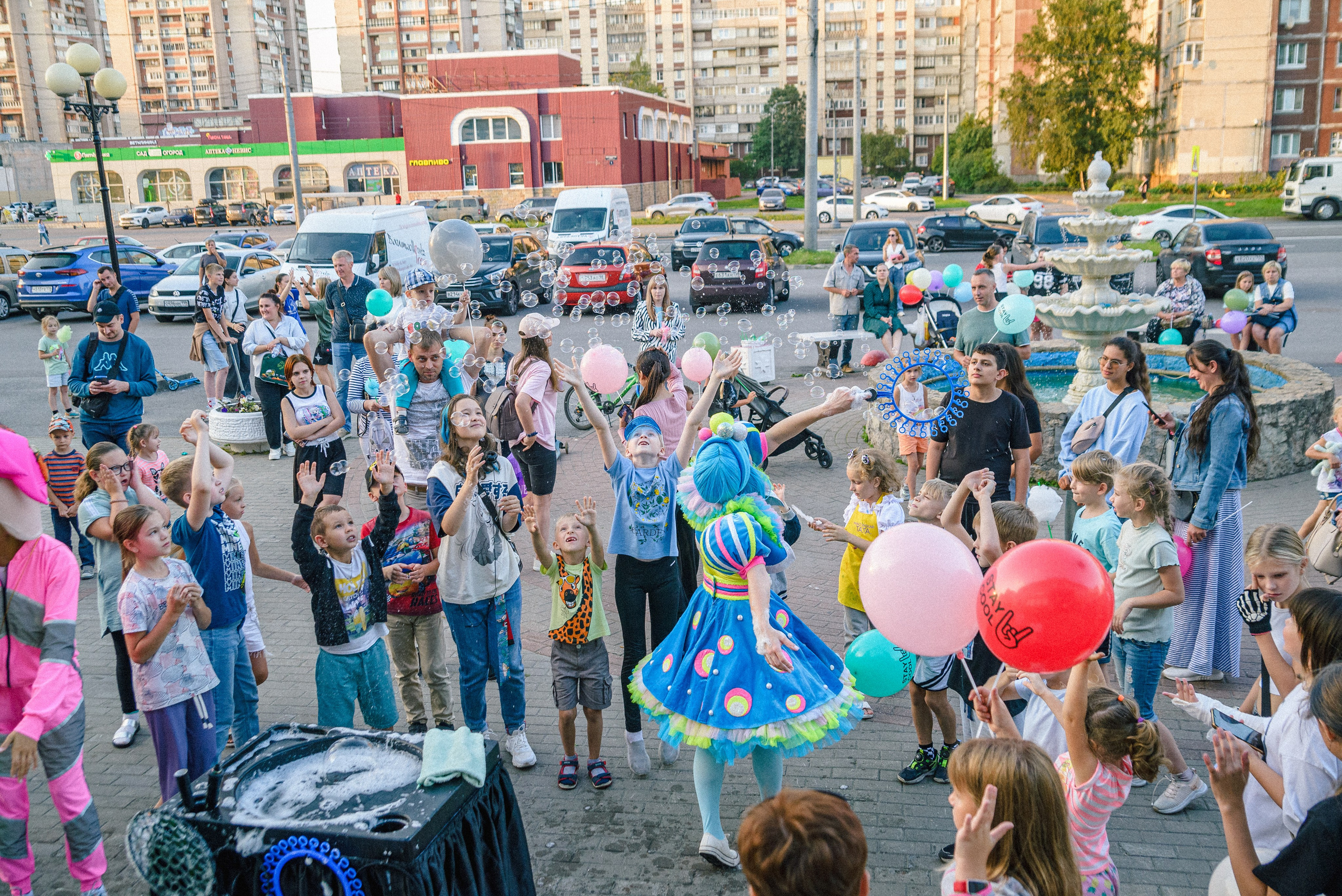 День рождения школы английского языка для детей. Портретный и репортажный фотограф в Санкт-Петербурге