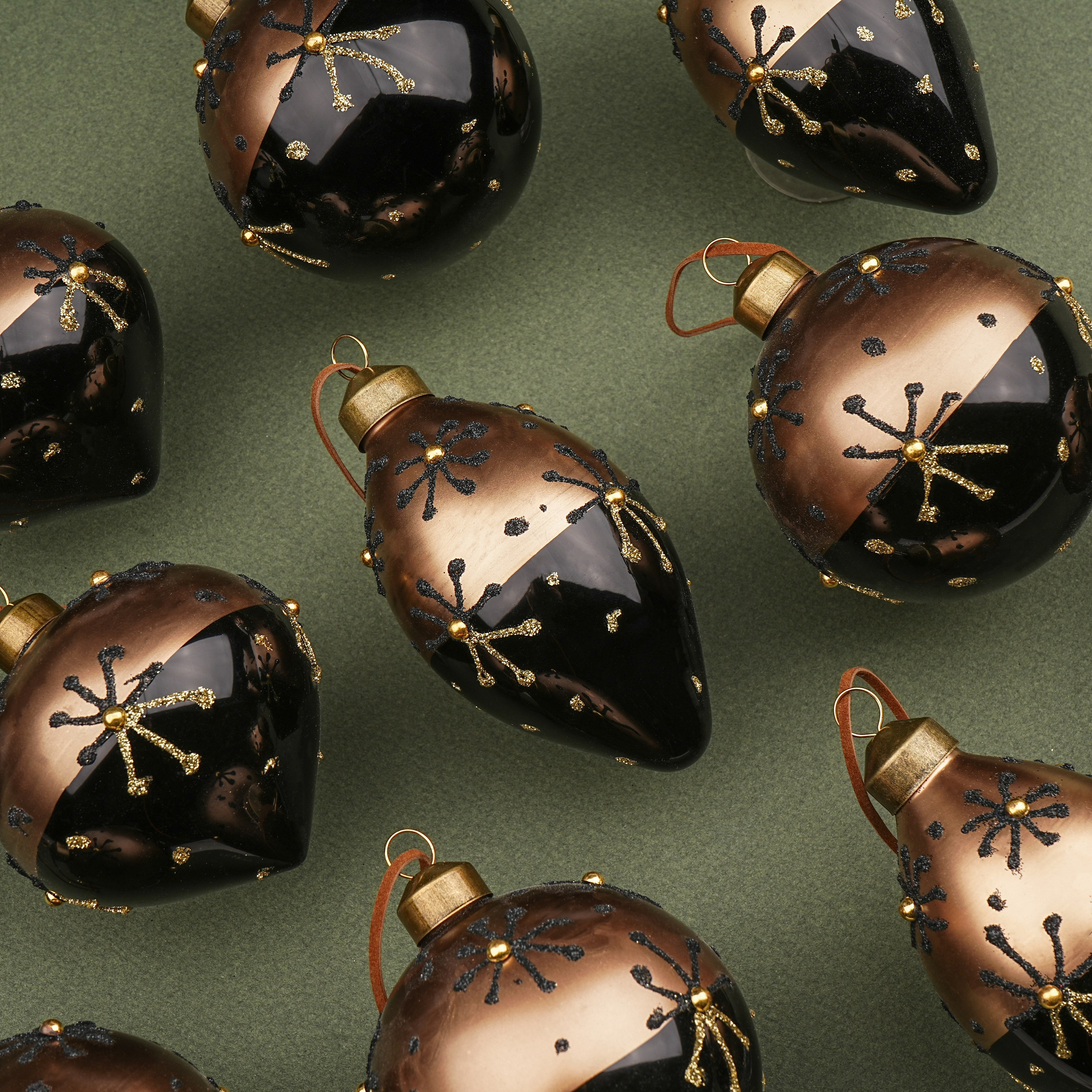 Елочные игрушки и шары. Профессиональный фотограф в Москве и МО