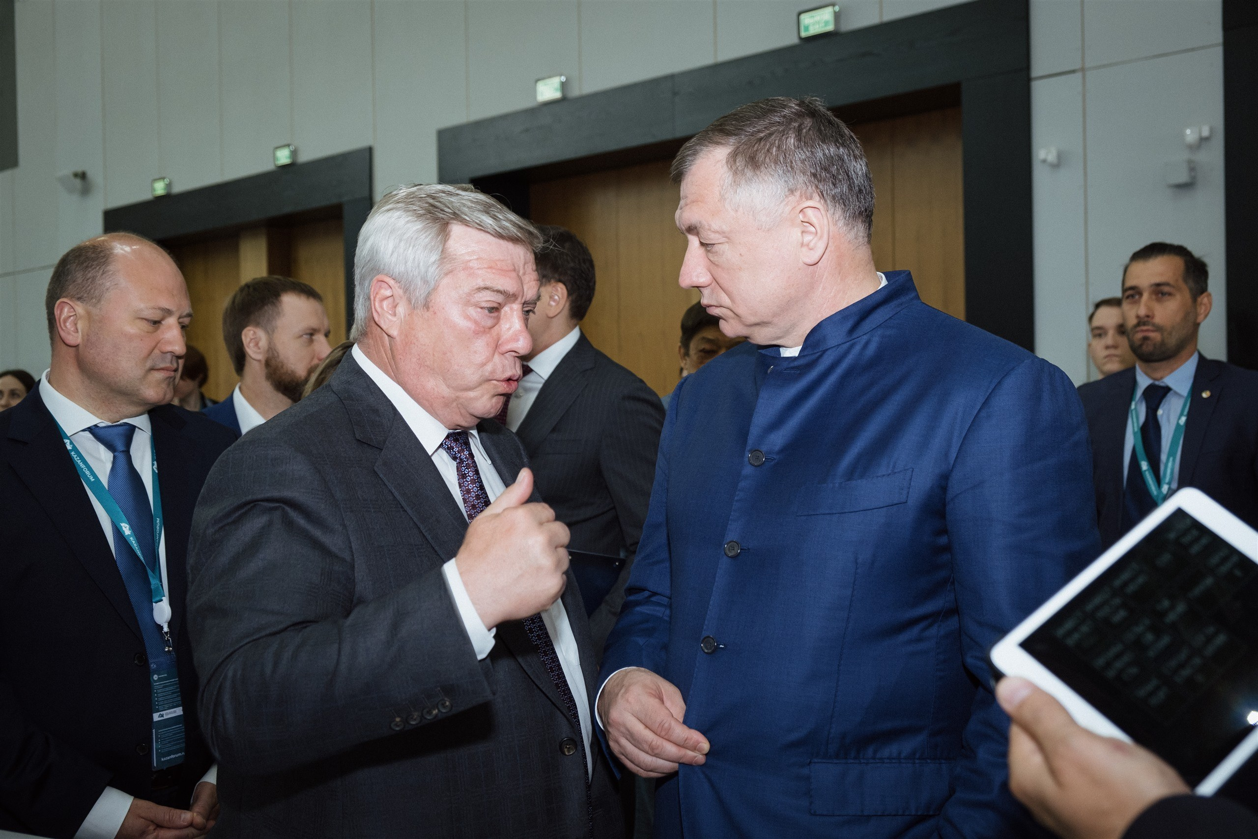 Разговор руководителей на площадке международного форума в Казани