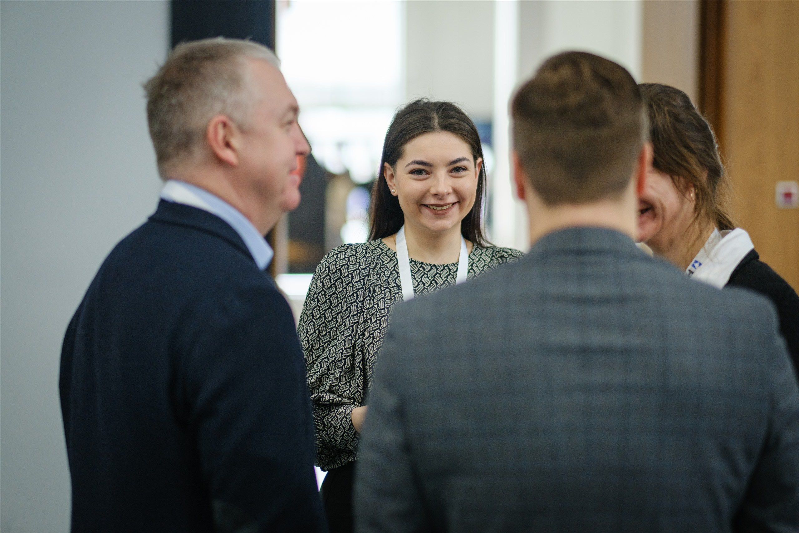 Съёмка кулуаров конференции в Казани: деловой разговор