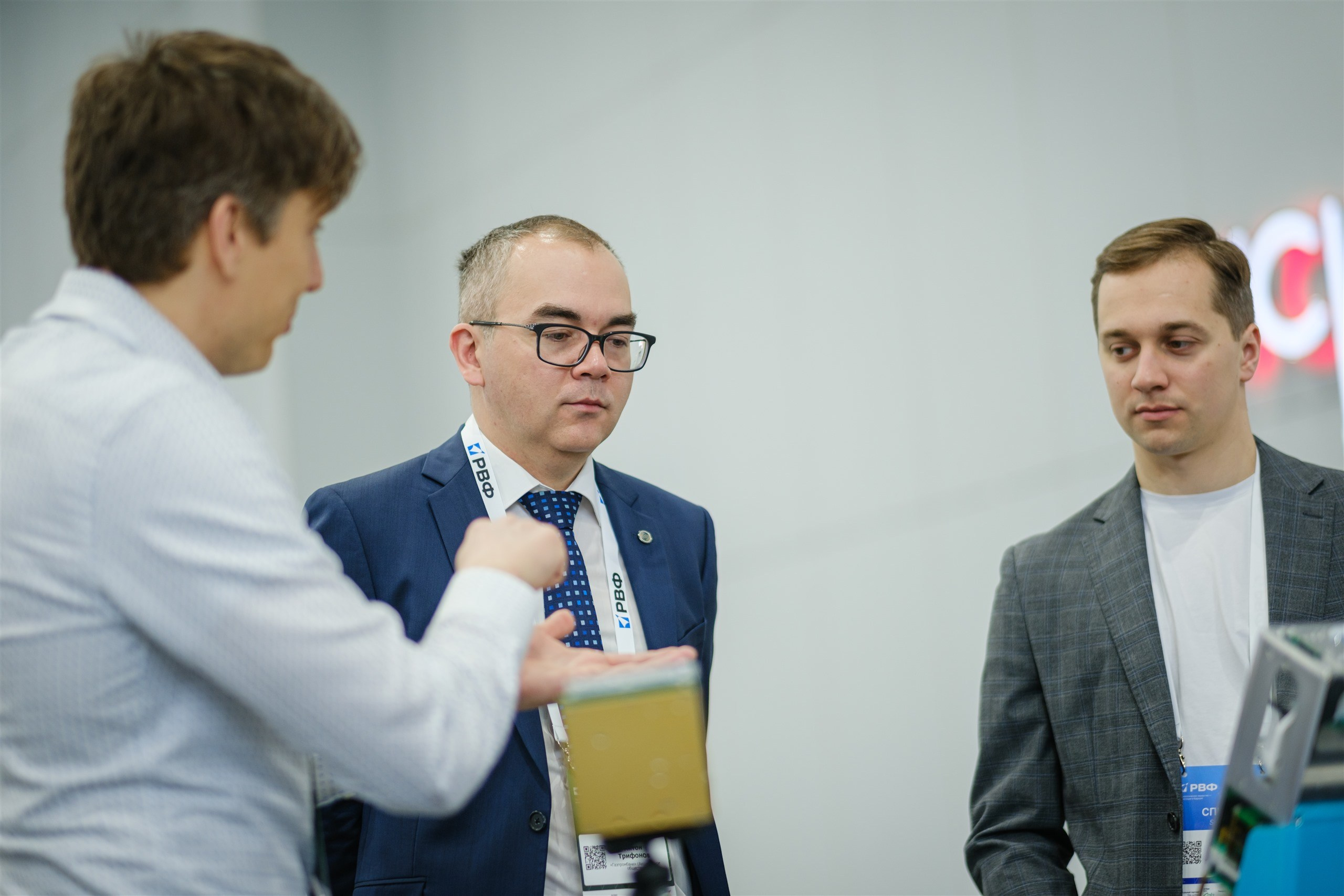 Репортажная съёмка переговоров на стенде экспонента, Казань