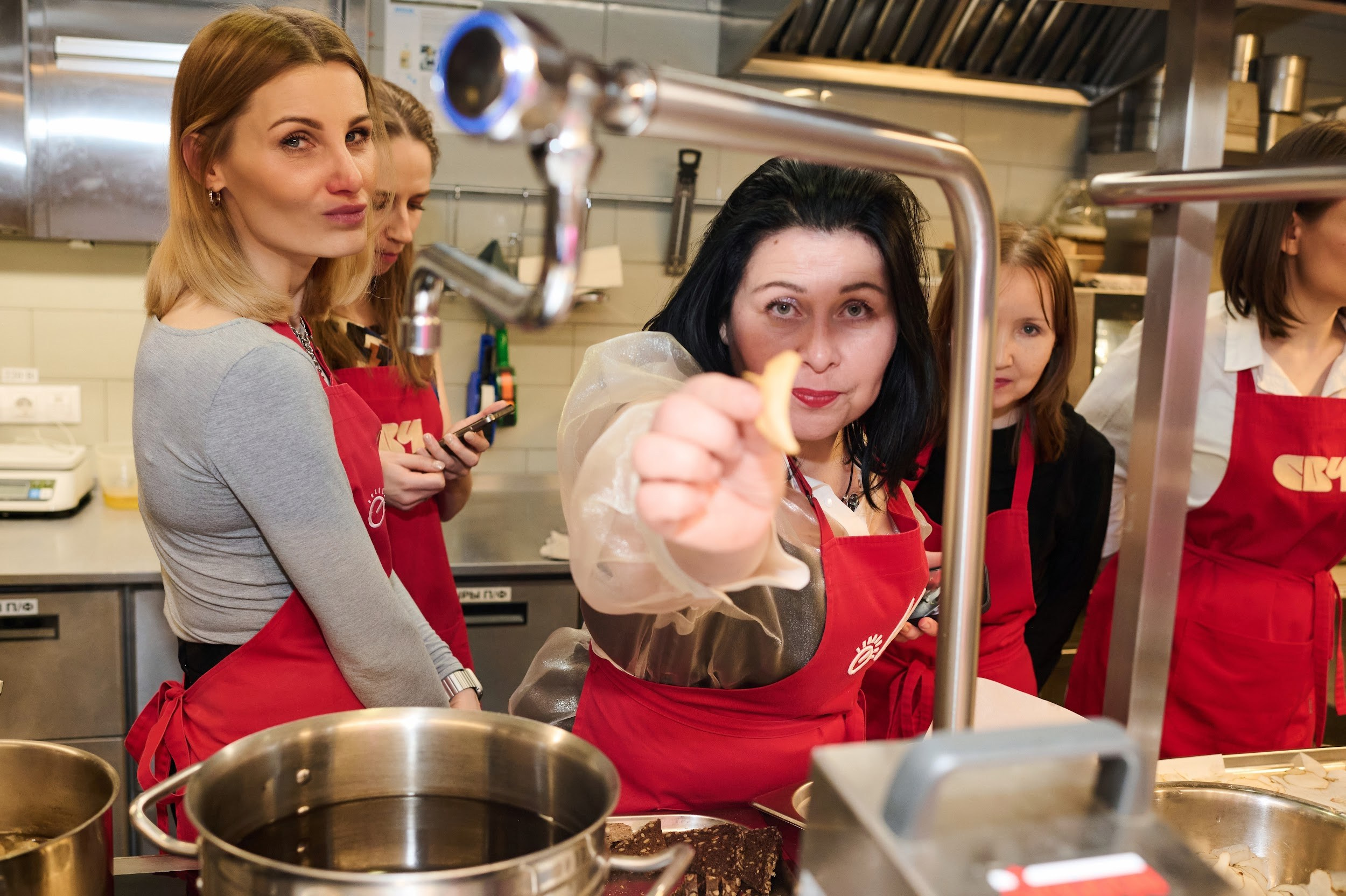 Кулинарный мастер-класс. Свадебный фотограф в Санкт-Петербурге Петергофе Пушкине Саша Галлс / Александр Галлс