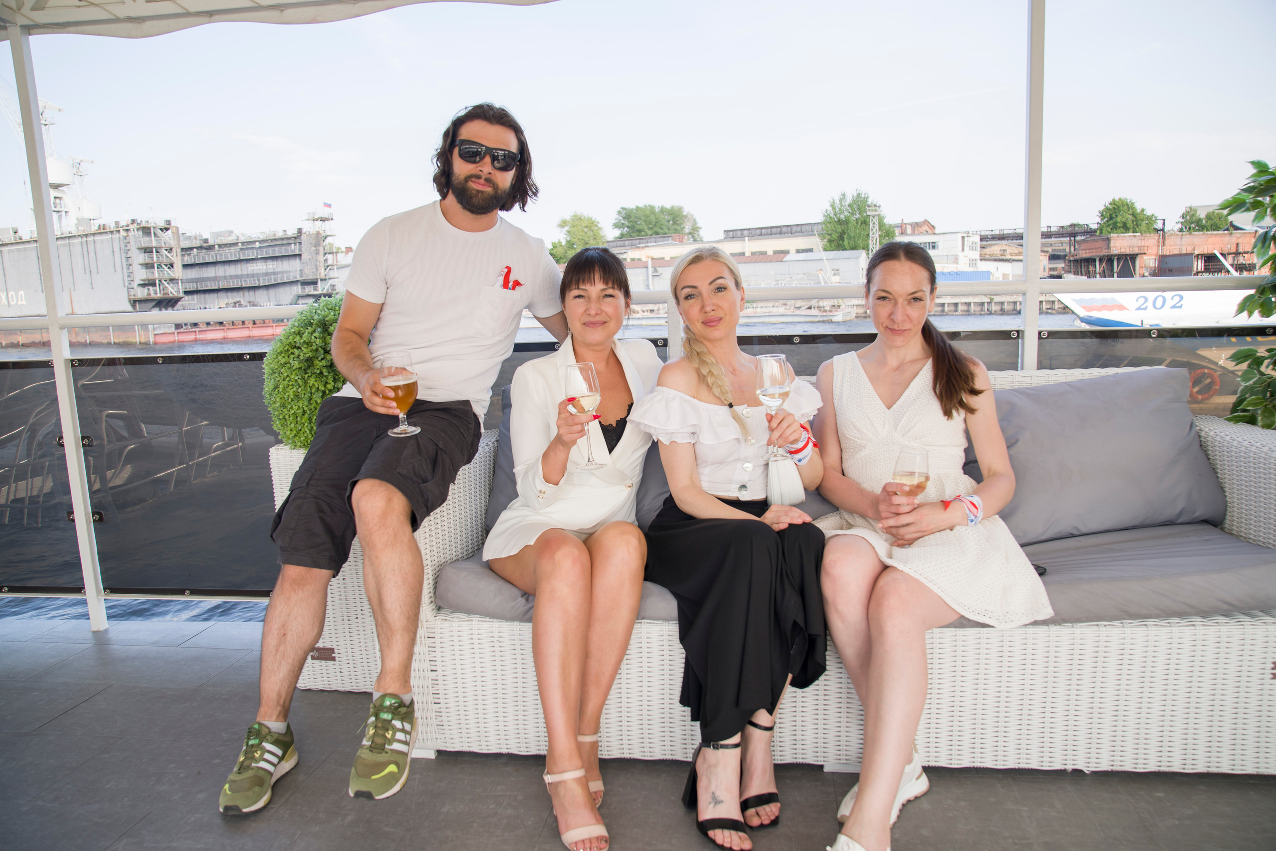 Корпоратив НПО на теплоходе. Фотограф в Санкт-Петербурге. Репортажная и все съёмки для бизнеса