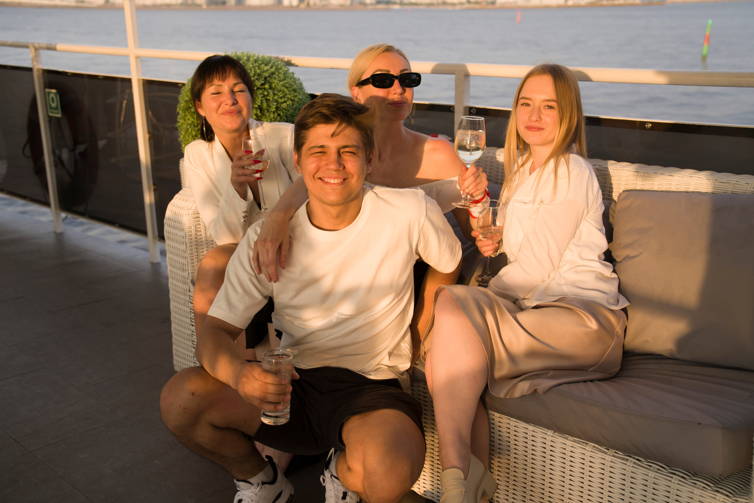 Корпоратив НПО на теплоходе. Фотограф в Санкт-Петербурге. Репортажная и все съёмки для бизнеса