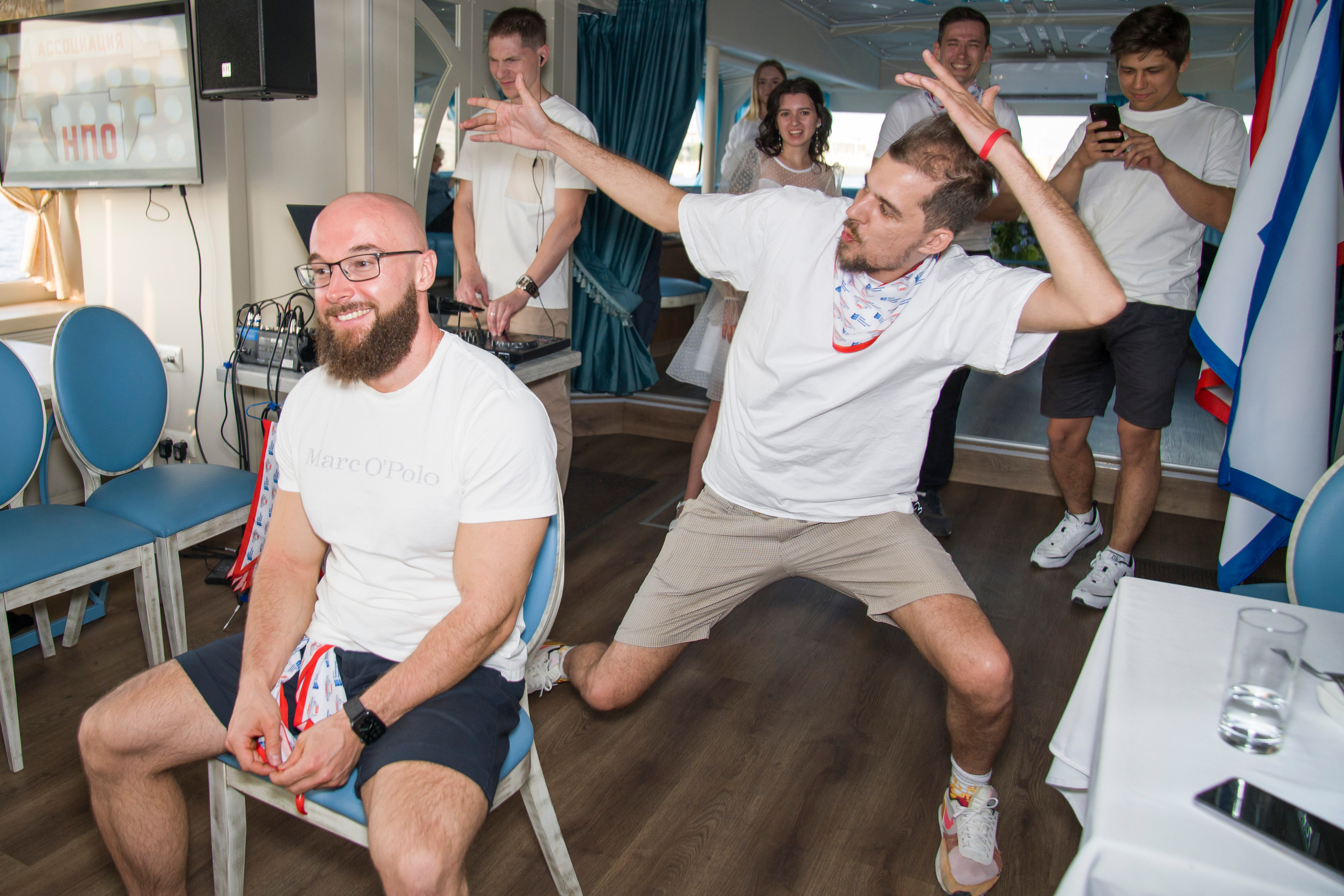 Корпоратив НПО на теплоходе. Фотограф в Санкт-Петербурге. Репортажная и все съёмки для бизнеса