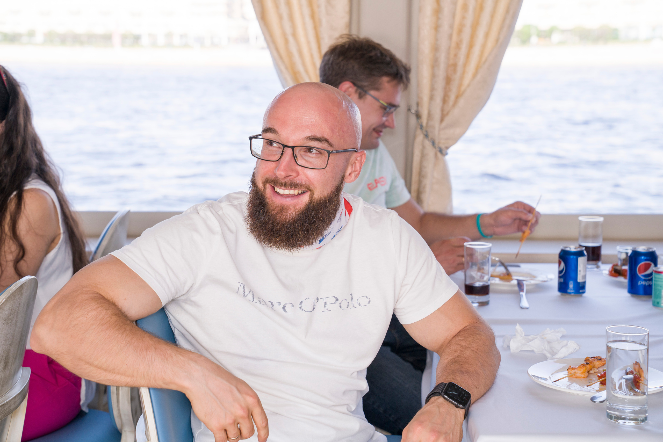 Корпоратив НПО на теплоходе. Фотограф в Санкт-Петербурге. Репортажная и все съёмки для бизнеса