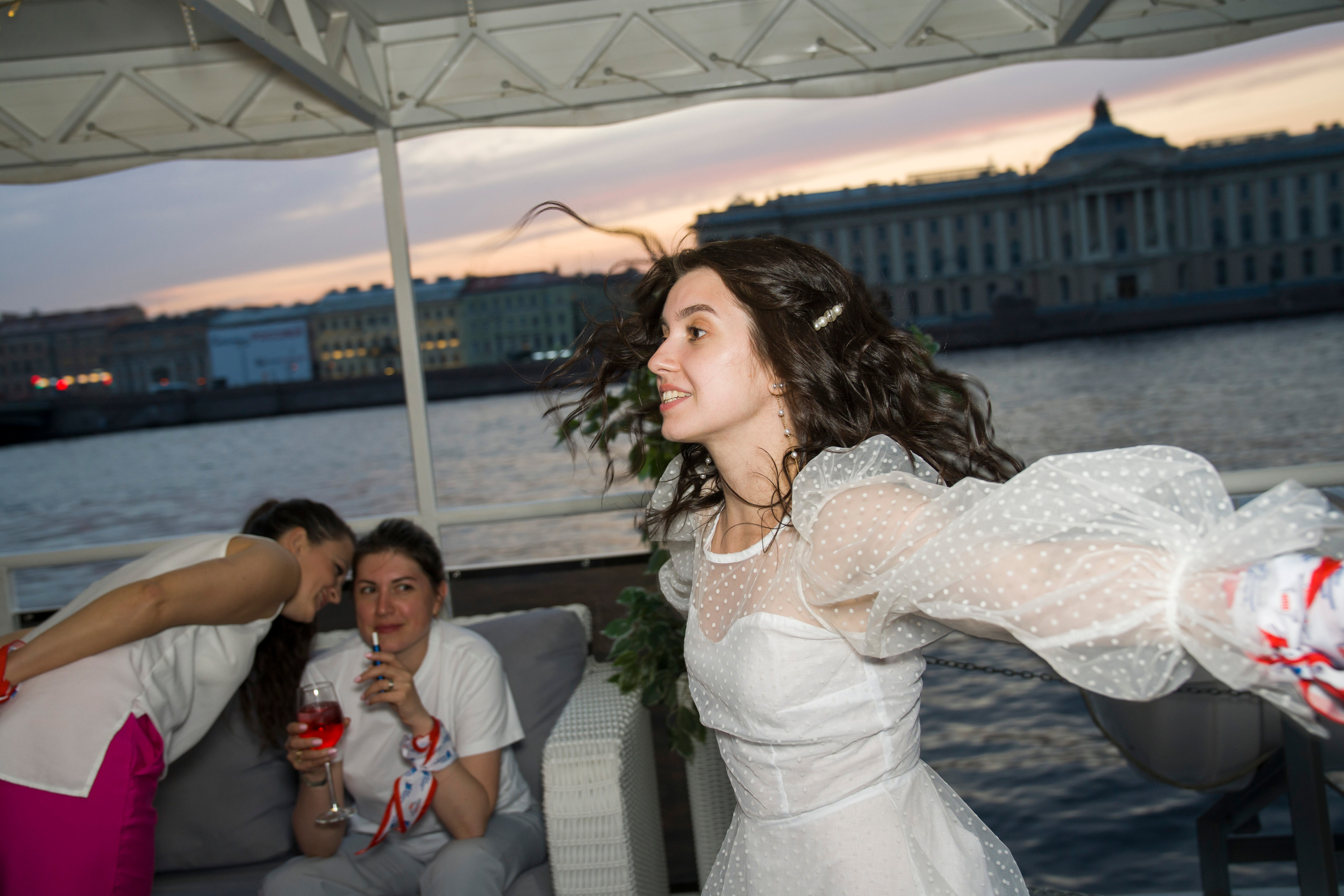 Корпоратив НПО на теплоходе. Фотограф в Санкт-Петербурге. Репортажная и все съёмки для бизнеса
