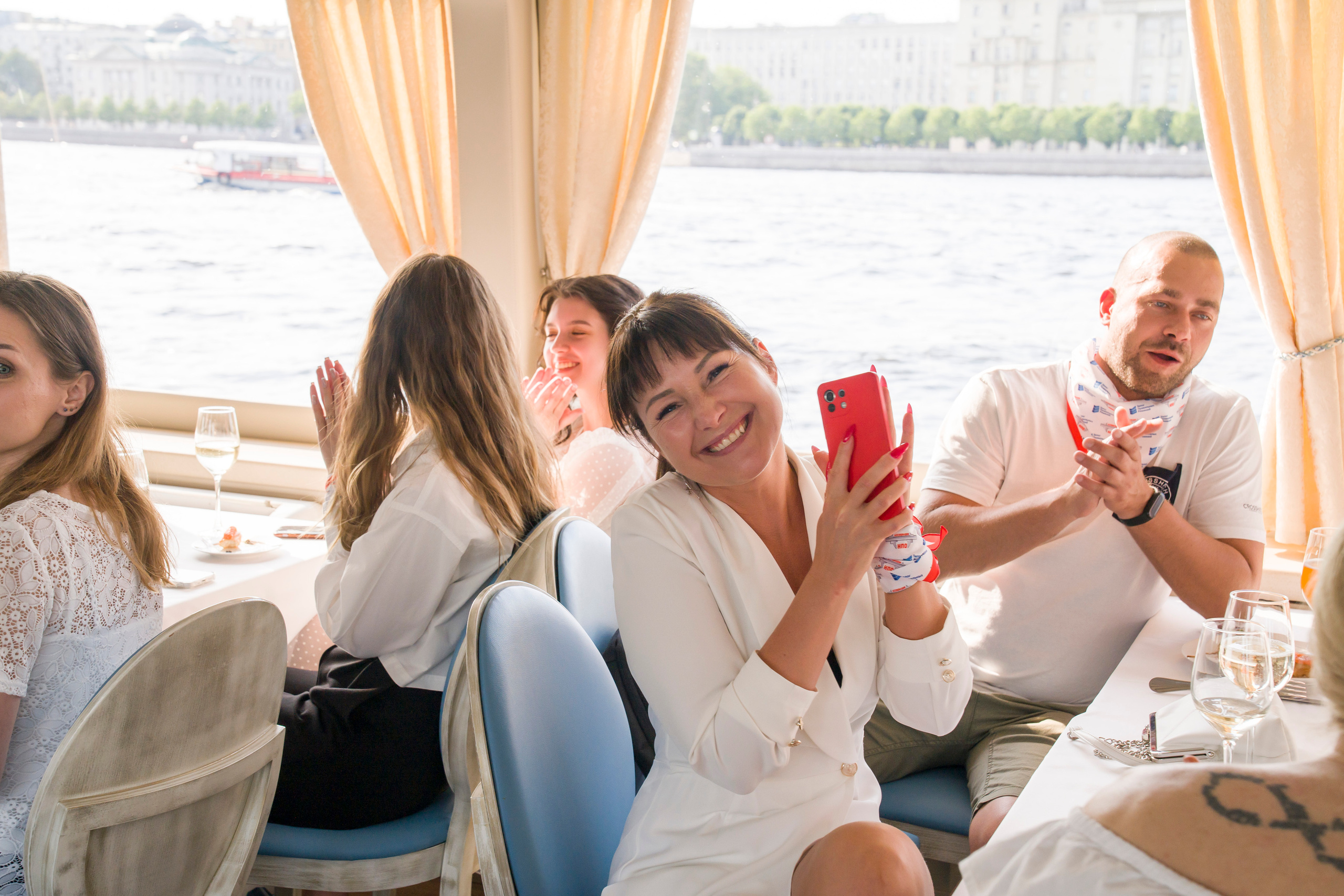 Корпоратив НПО на теплоходе. Фотограф в Санкт-Петербурге. Репортажная и все съёмки для бизнеса