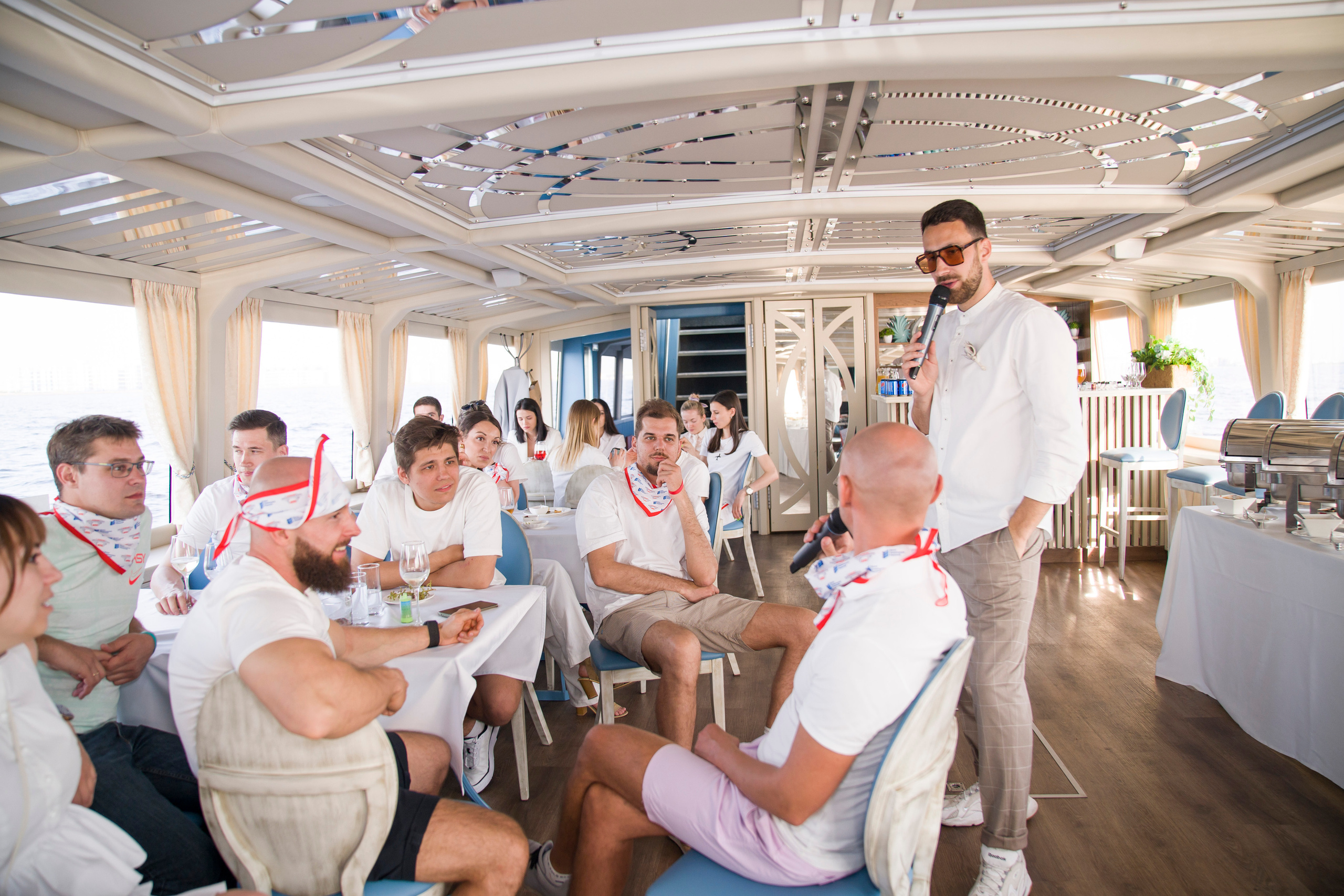 Корпоратив НПО на теплоходе. Фотограф в Санкт-Петербурге. Репортажная и все съёмки для бизнеса