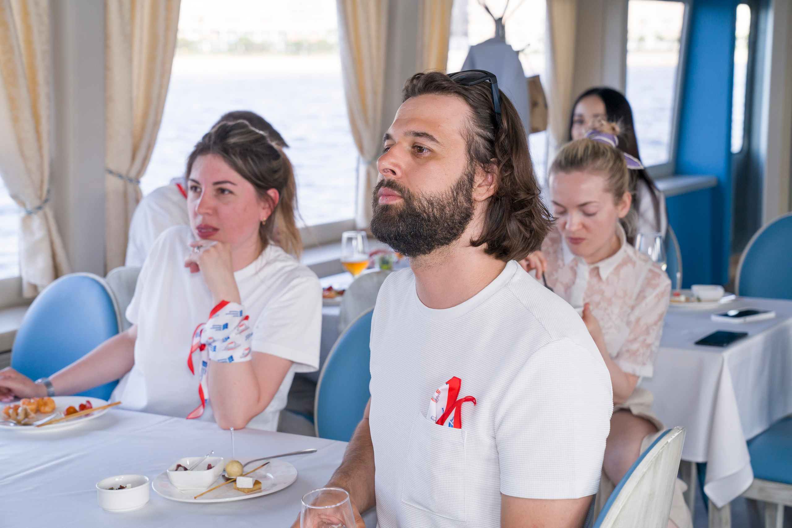 Корпоратив НПО на теплоходе. Фотограф в Санкт-Петербурге. Репортажная и все съёмки для бизнеса