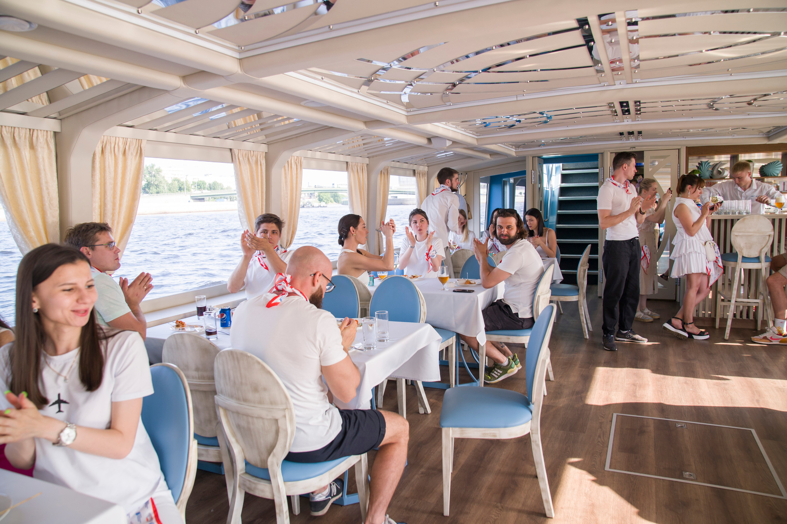 Корпоратив НПО на теплоходе. Фотограф в Санкт-Петербурге. Репортажная и все съёмки для бизнеса
