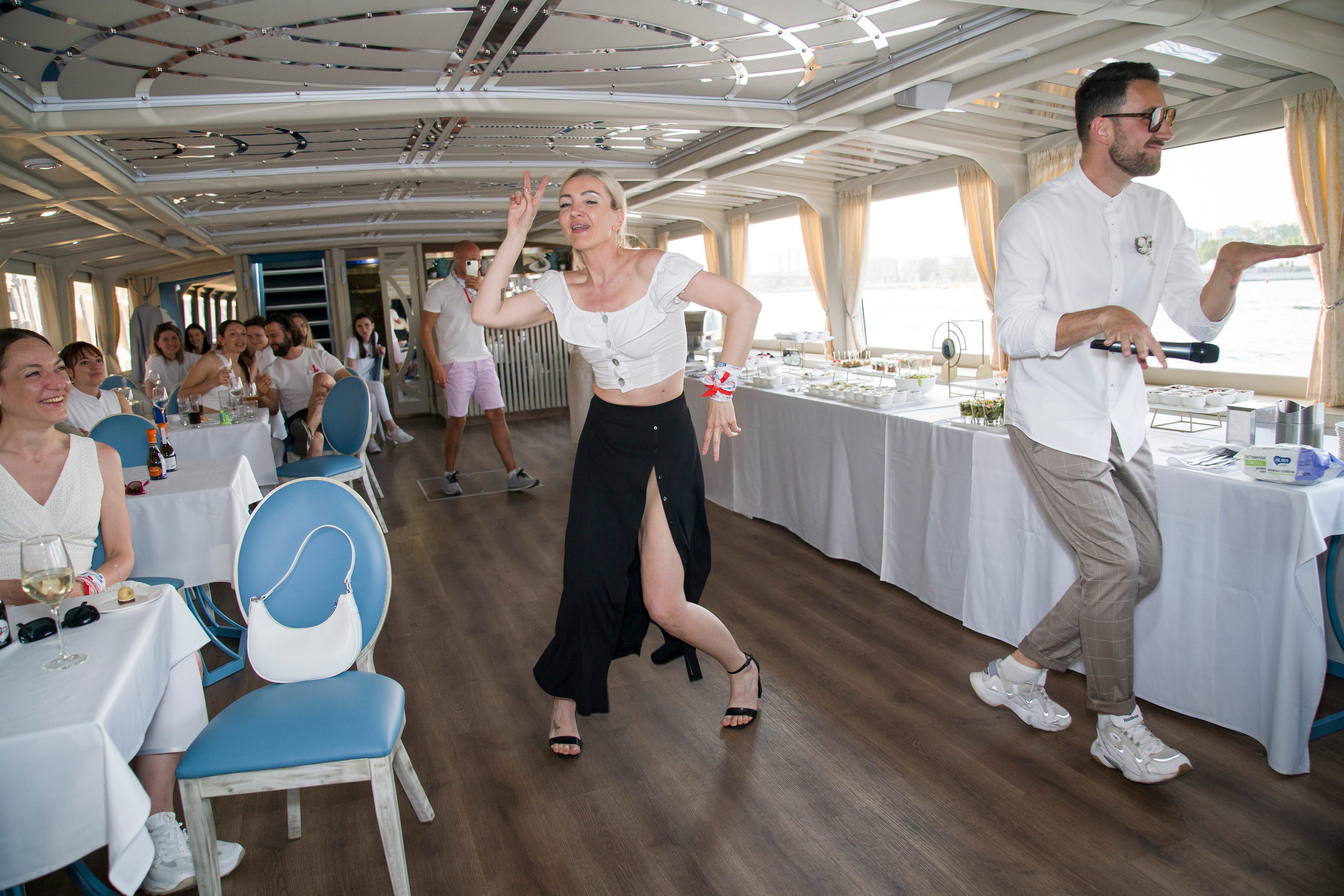 Корпоратив НПО на теплоходе. Фотограф в Санкт-Петербурге. Репортажная и все съёмки для бизнеса