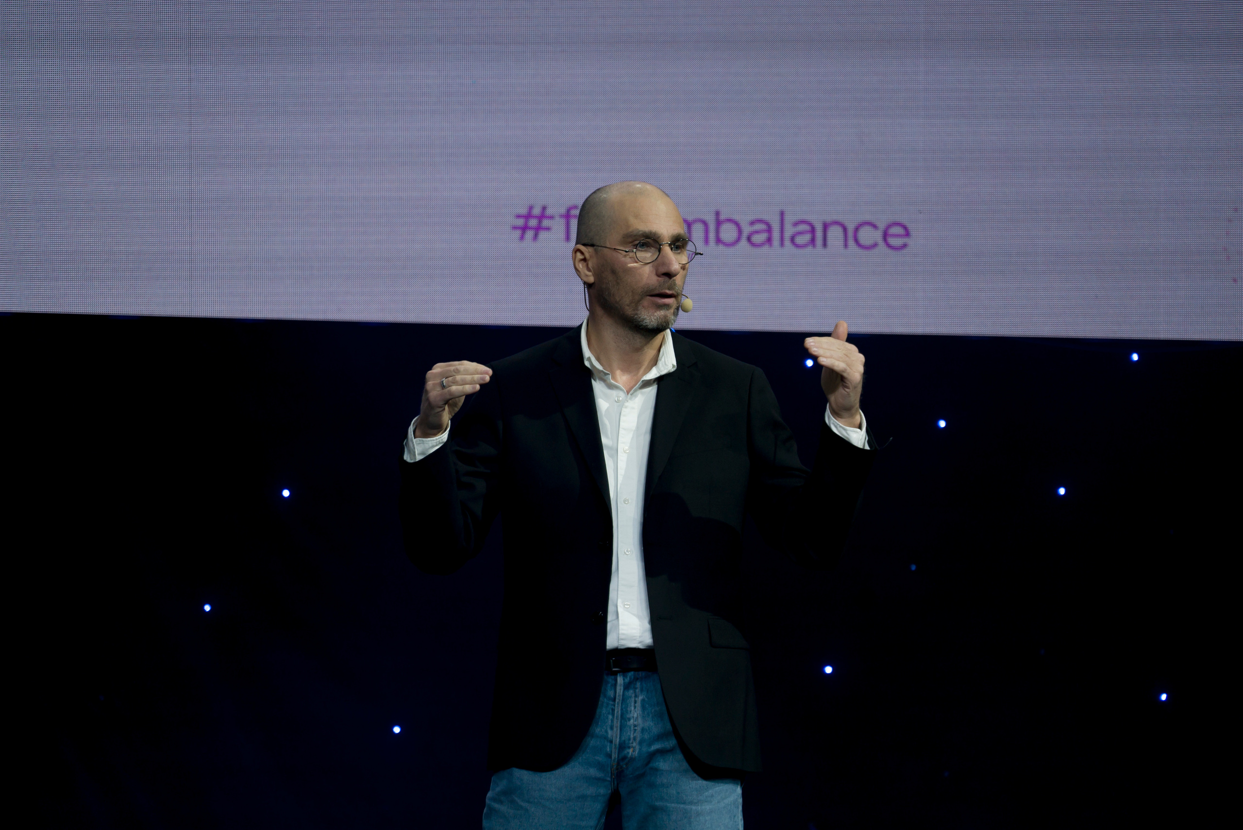 Крипто форум balance Ирина Хакамада. Фотограф в Санкт-Петербурге. Репортажная и все съёмки для бизнеса