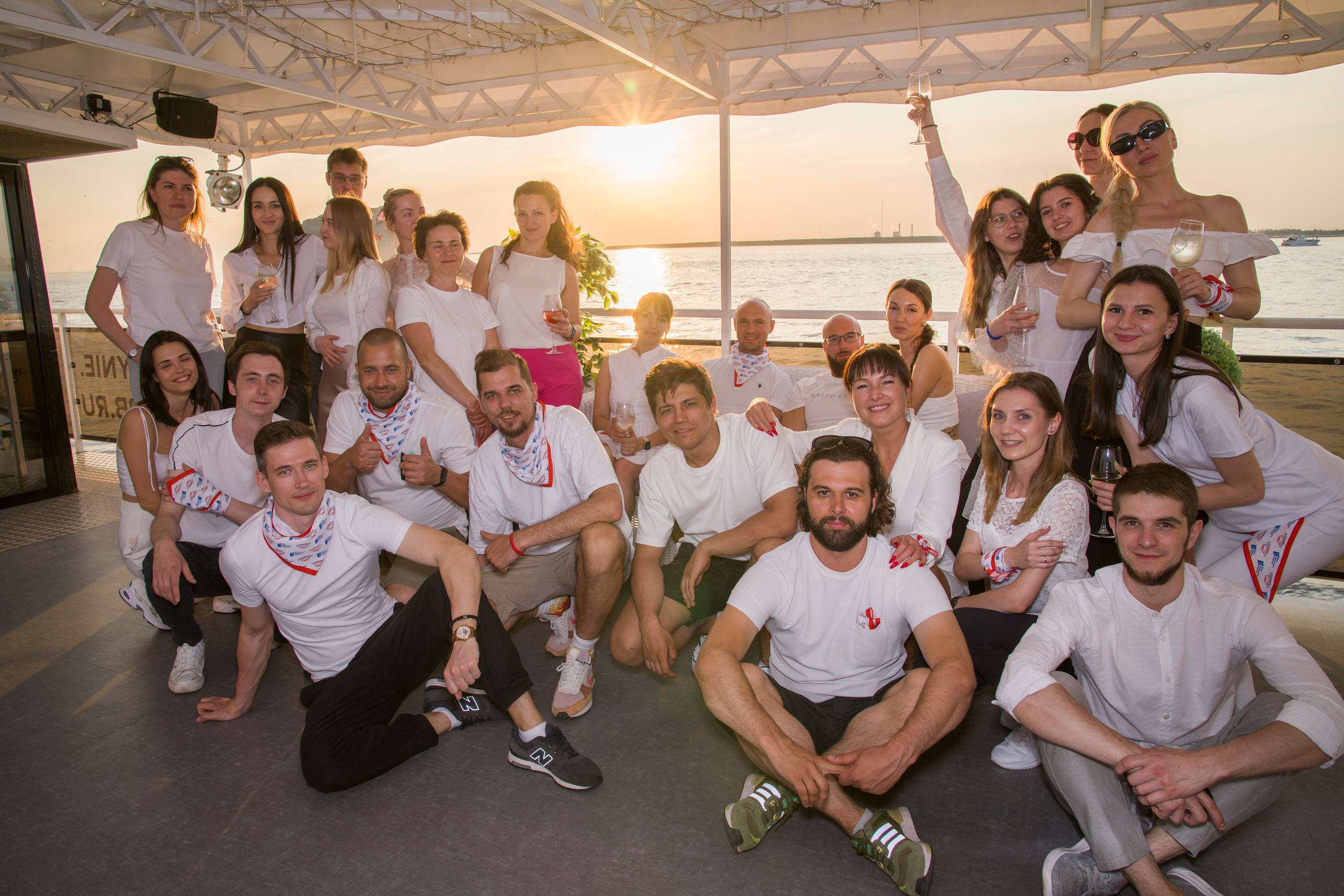 Корпоратив НПО на теплоходе. Фотограф в Санкт-Петербурге. Репортажная и все съёмки для бизнеса