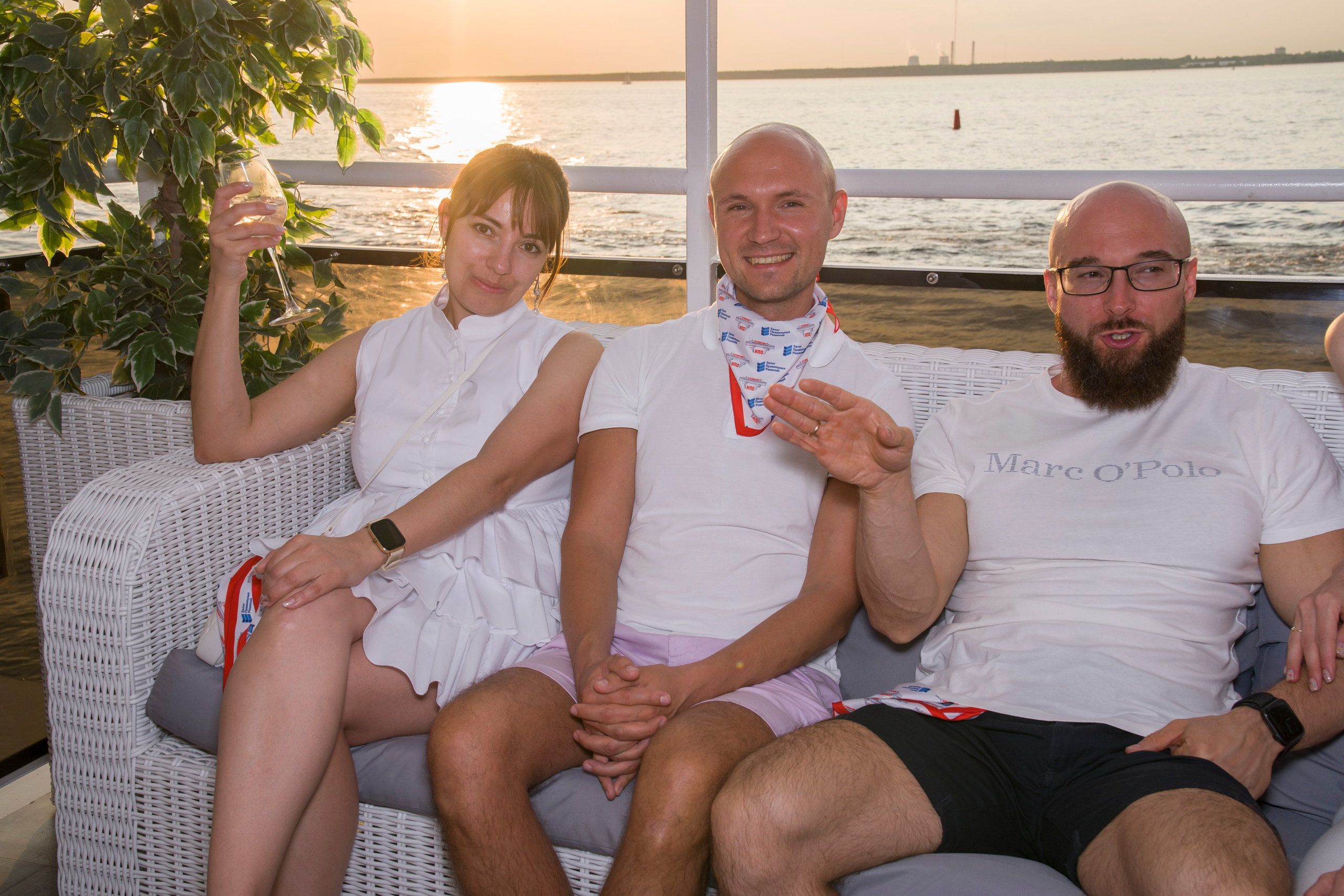 Корпоратив НПО на теплоходе. Фотограф в Санкт-Петербурге. Репортажная и все съёмки для бизнеса