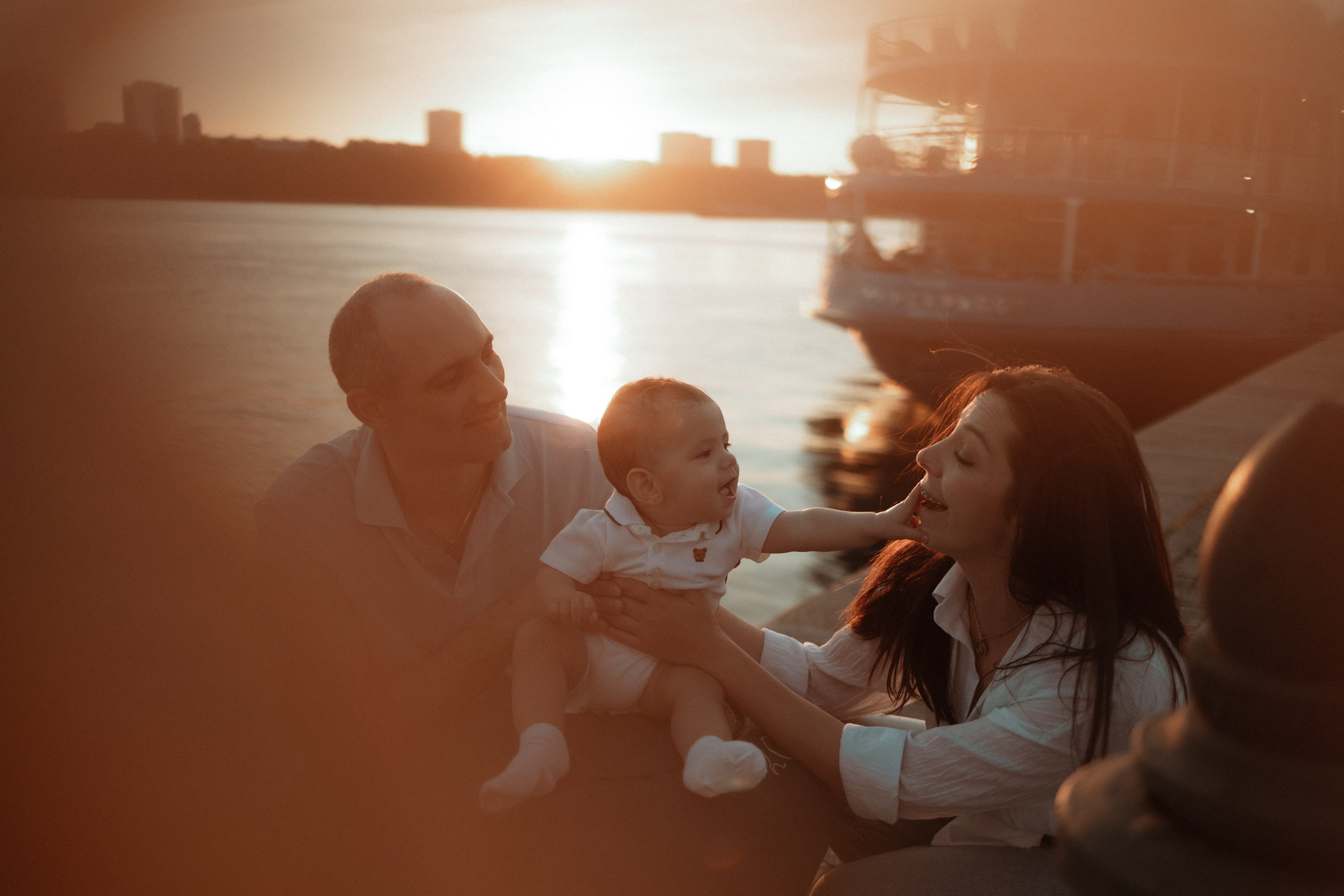 Прогулочная семейная фотосессия на Речном вокзале. Семейный фотограф в Москве и Люберцах Юлия Гуськова