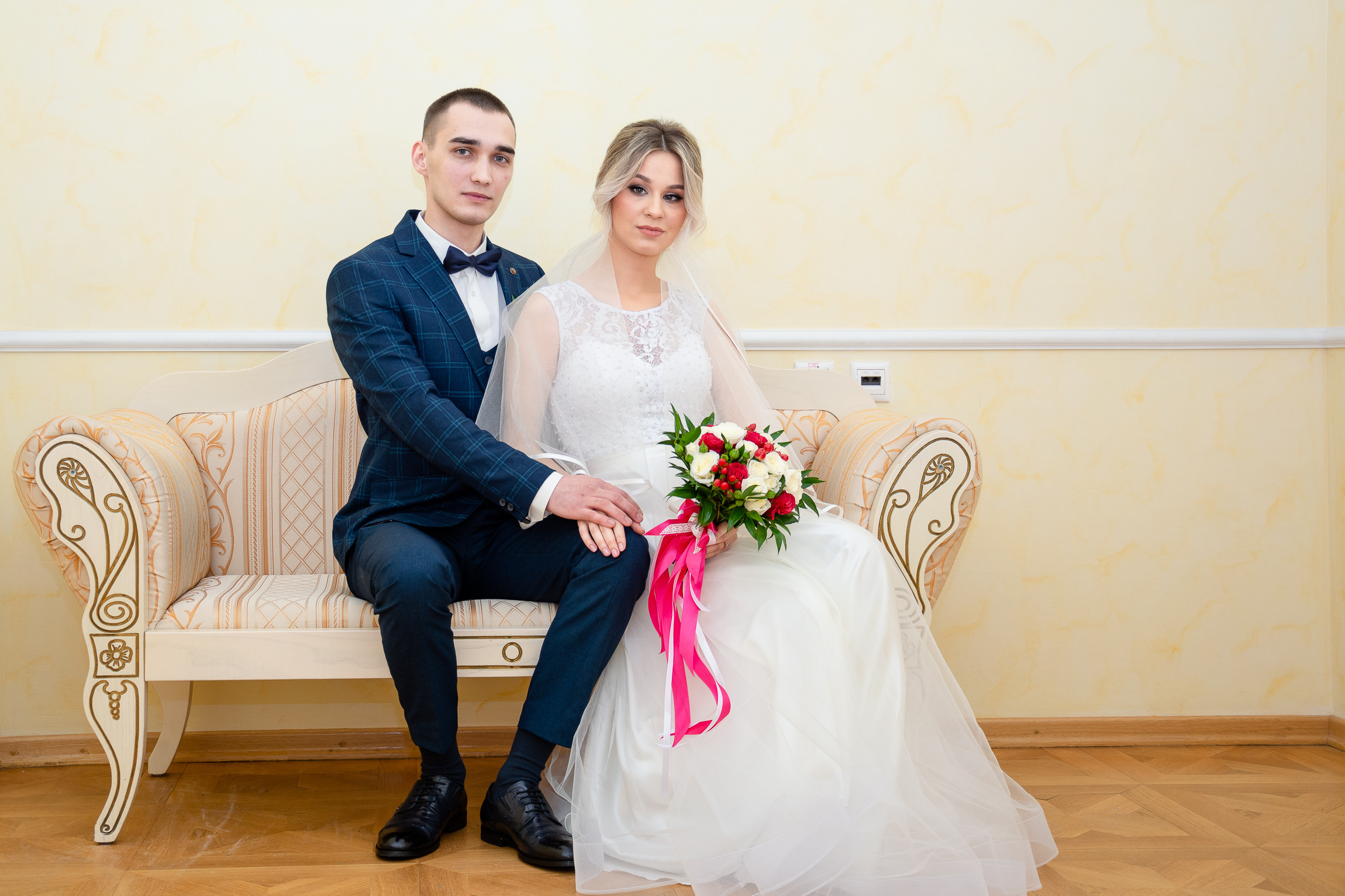 молодые в загсе