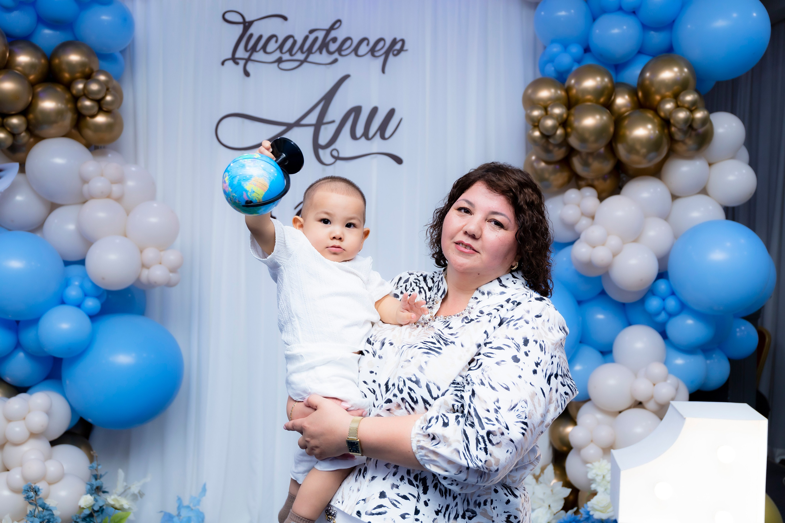 1 годик Али. Фотограф