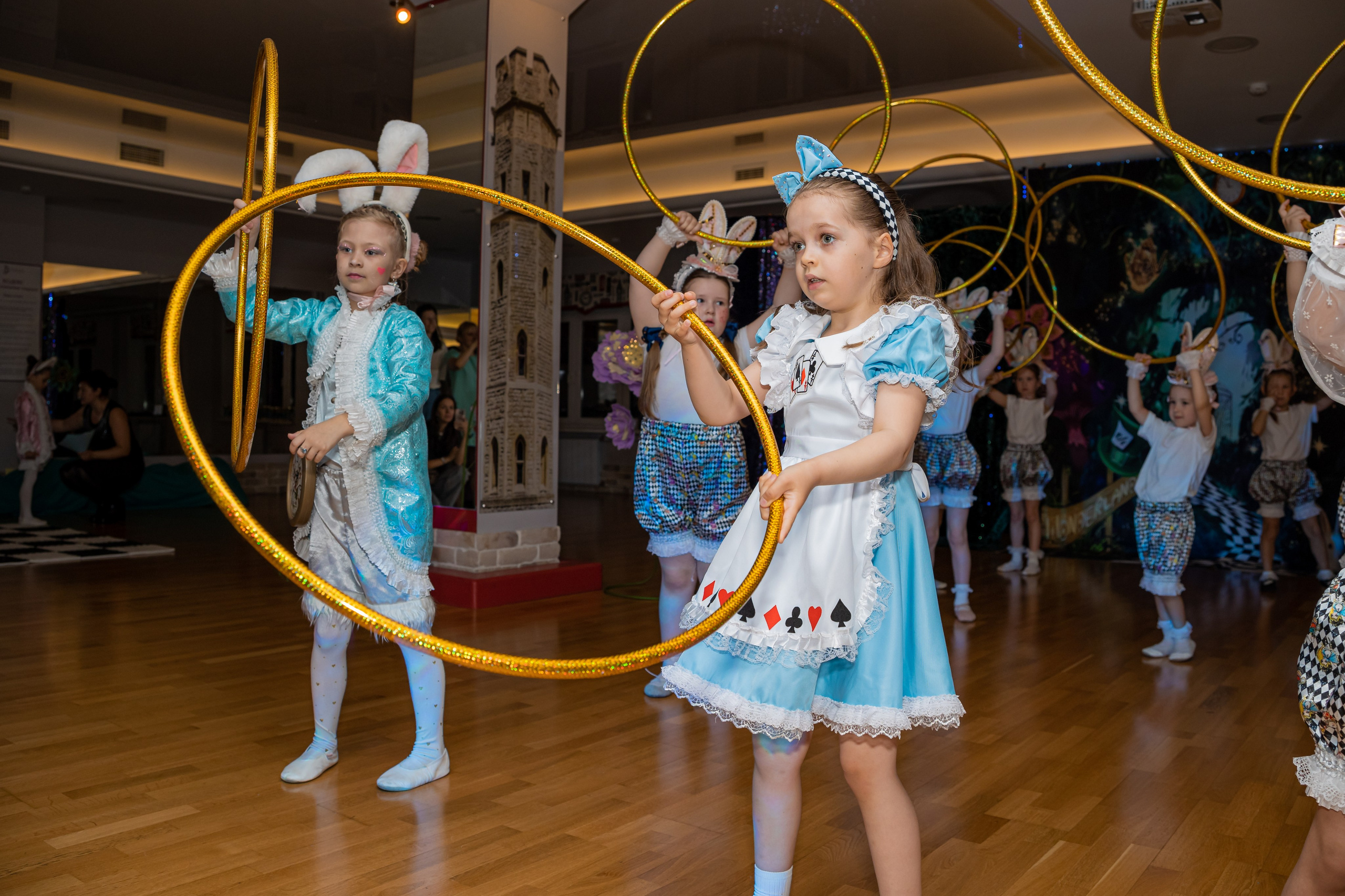 Фотосъемка детского выступления «Алиса в стране чудес». Ирина Носова - семейный и детский фотограф
