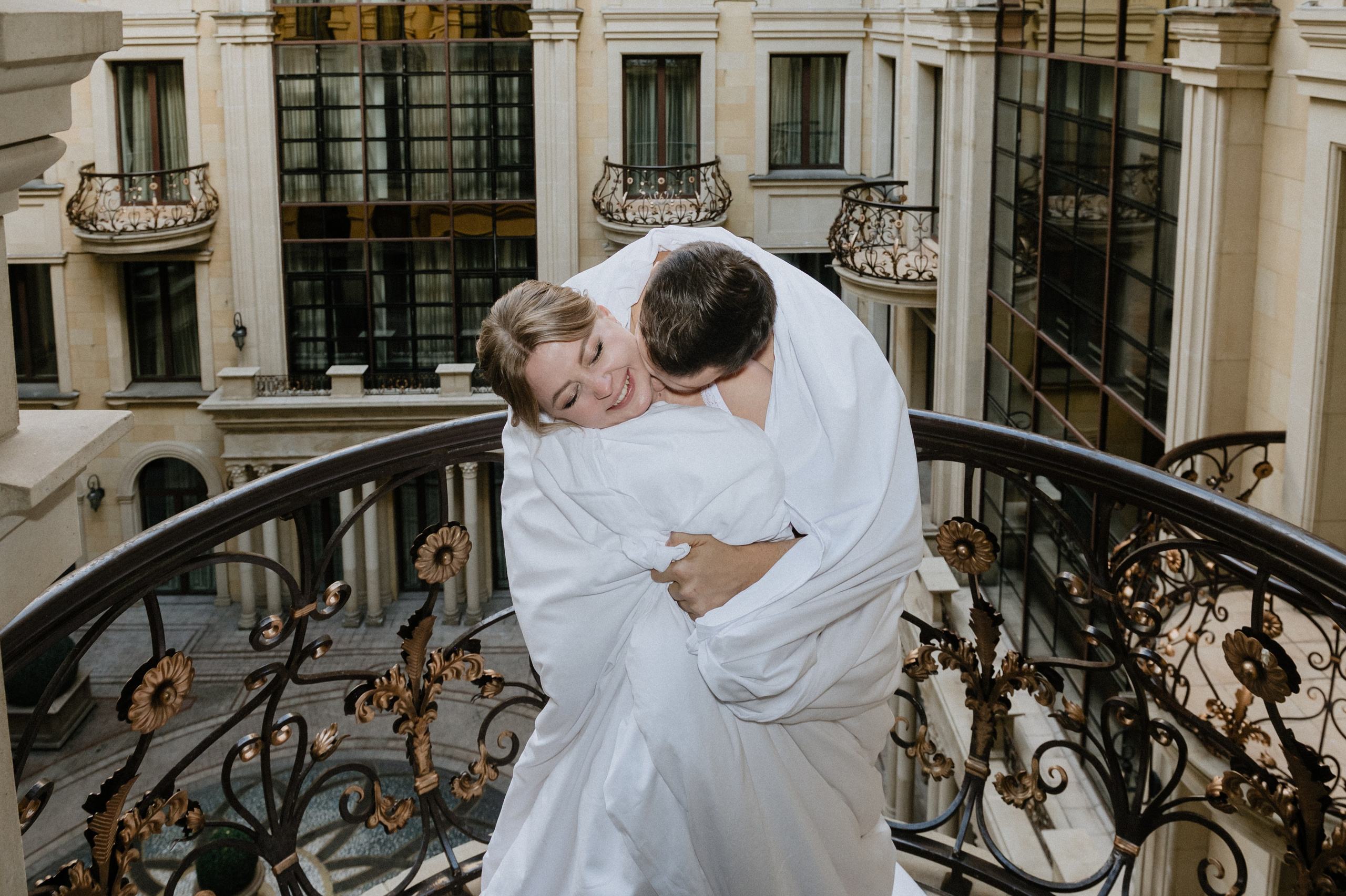 Свадебные сборы и фотосессия в отеле St. Regis. Свадебный фотограф Москва — Сергей и Татьяна