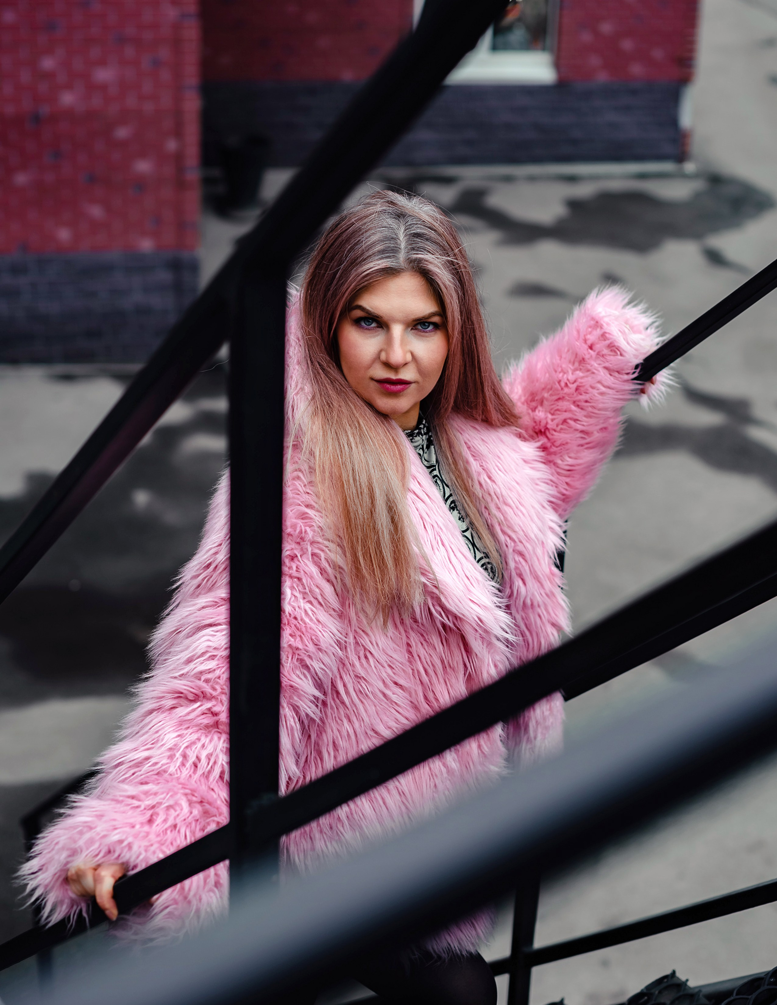 Съемка Марии в розовой шубе. Фотограф Тула творческие фотосессии недорого Ольга Ромашина