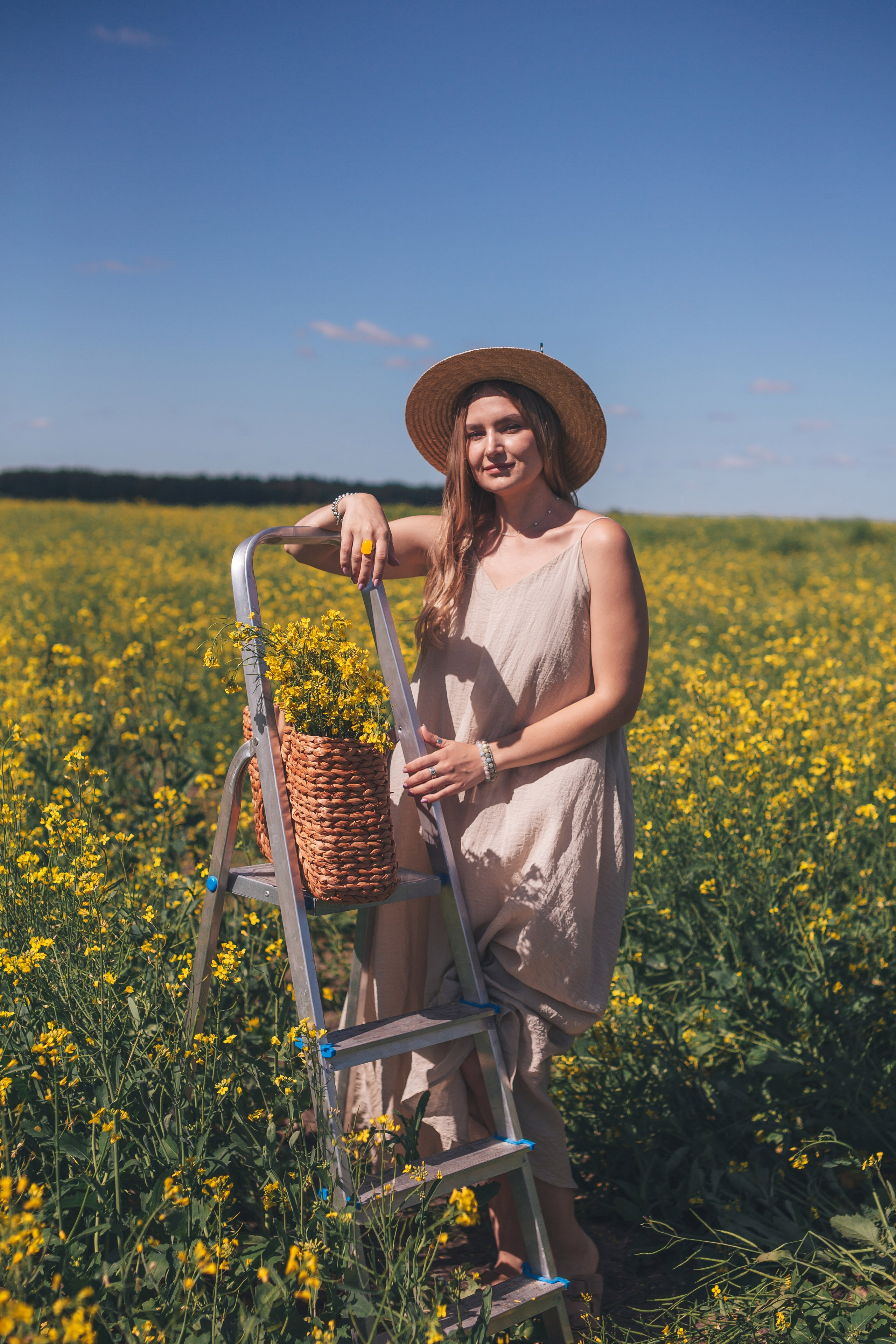 Рапсовое поле. Семейный и художественный фотограф в Тюмени Юлия Логинова