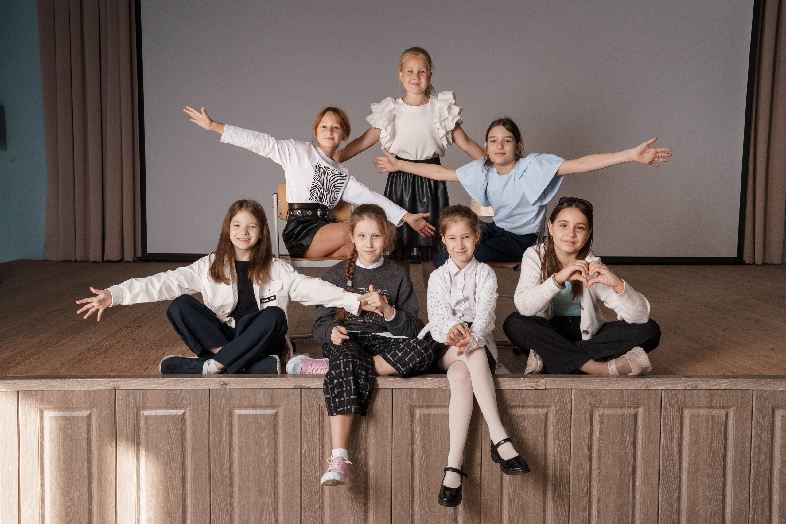 4 класс 43 школа. Ирина Коновалова школьный фотограф. Выпускные альбомы Ярославль