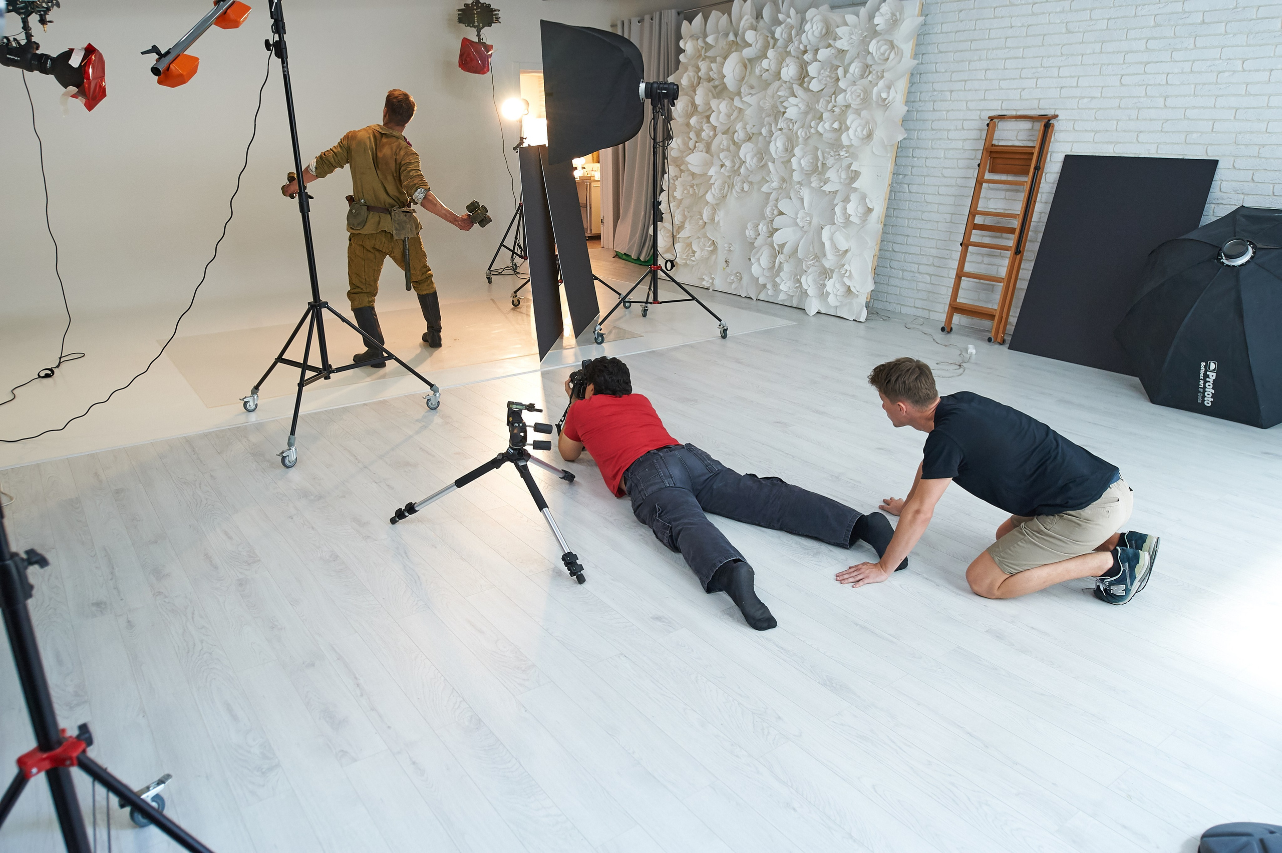 BACKSTAGE. Www.apowerstudio.com