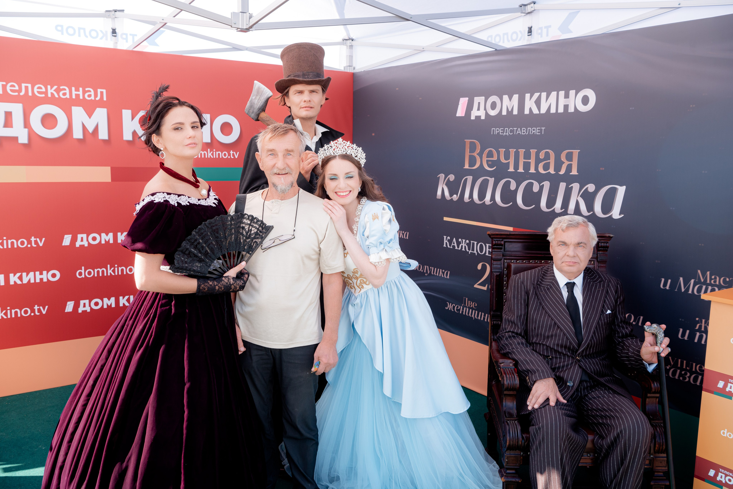 Портретные фото с артистами в палатке Триколор Дом Кинов на день города Волгоград. Фотограф в Волгограде и Волжском Александр Горбань