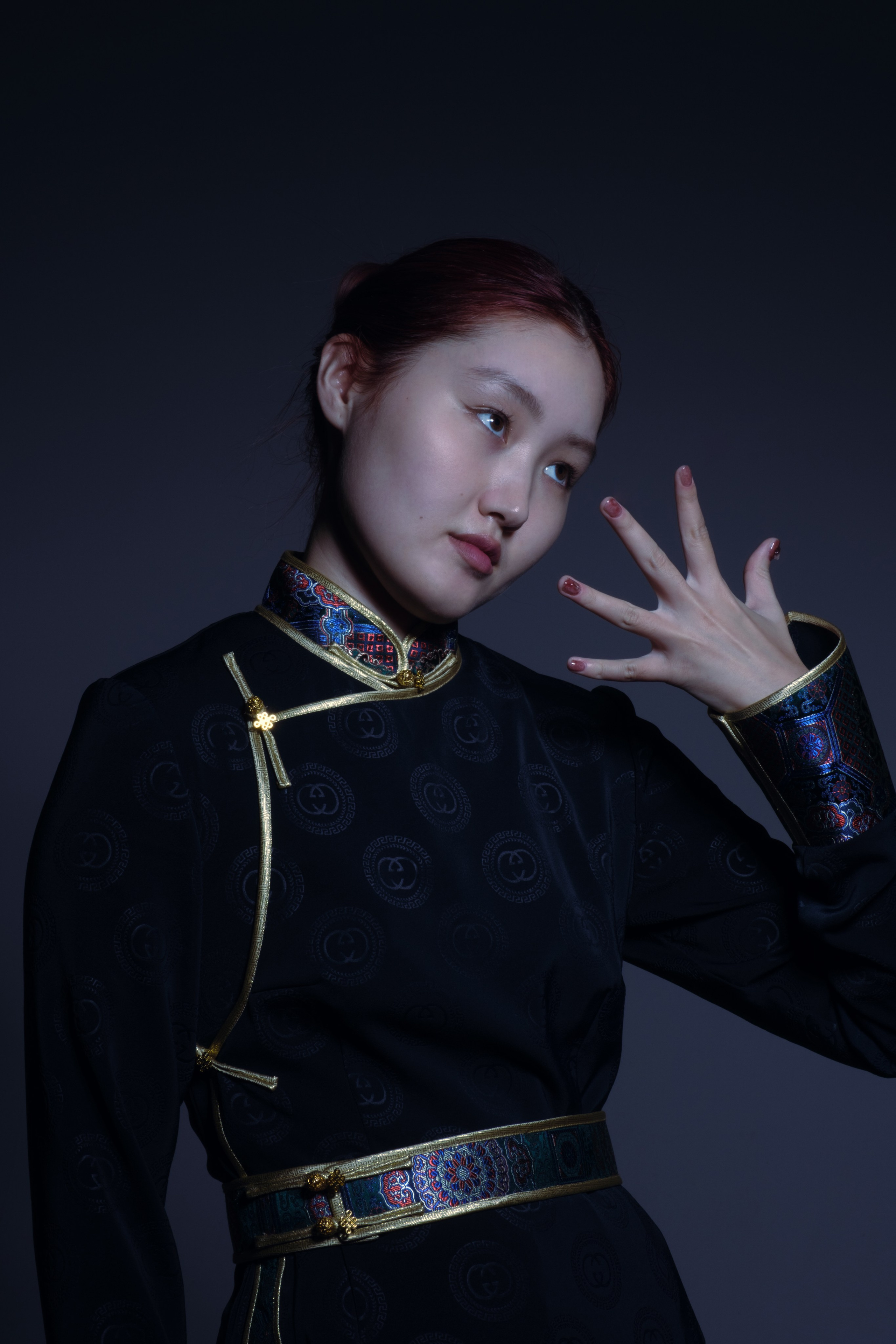 Схемы света и национальный костюм. Мари — фотограф и видеограф из Москвы