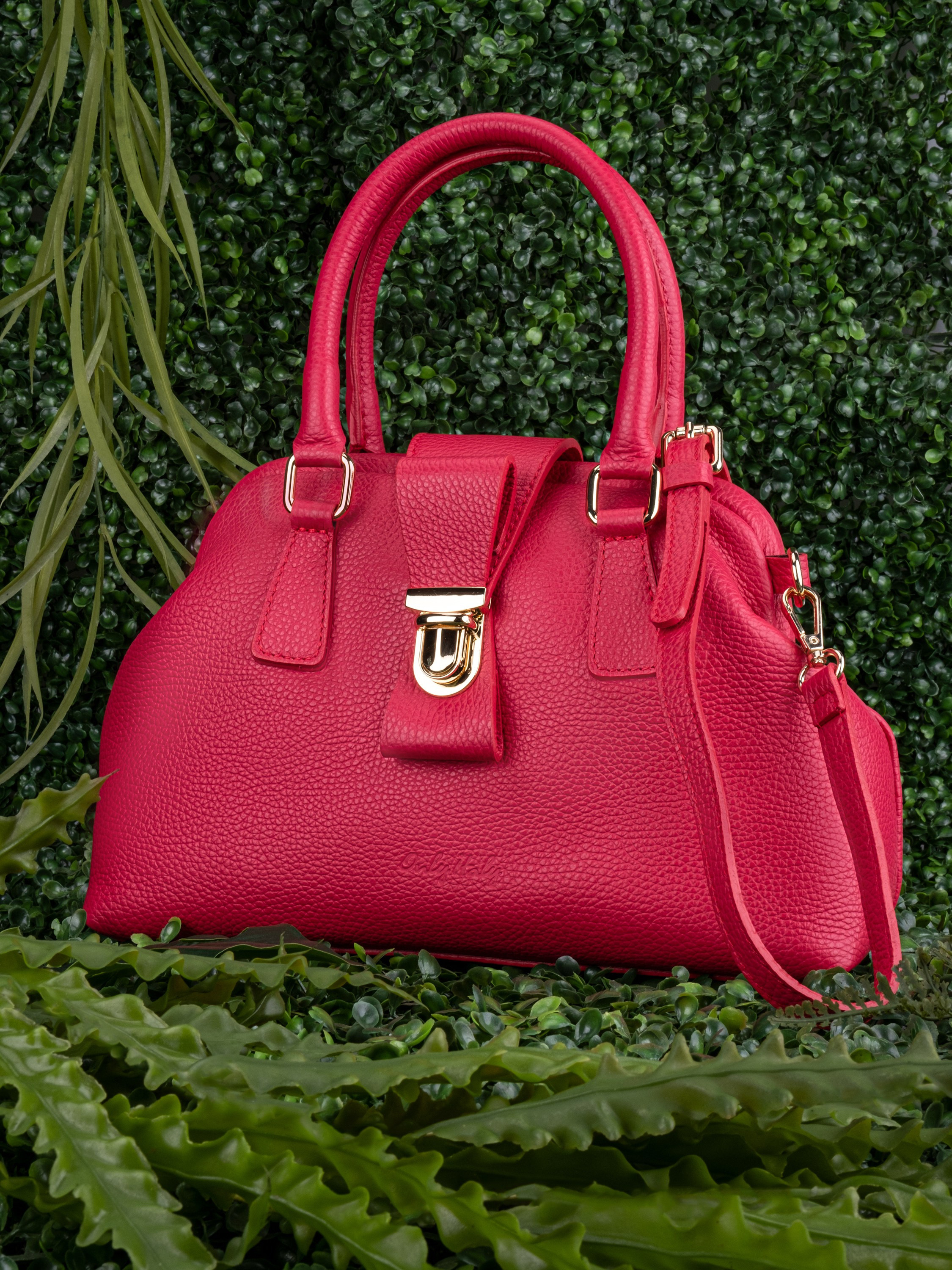 Предметная съёмка сумок для маркетплейсов. Предметный фотограф в Симферополе Антон Катунин